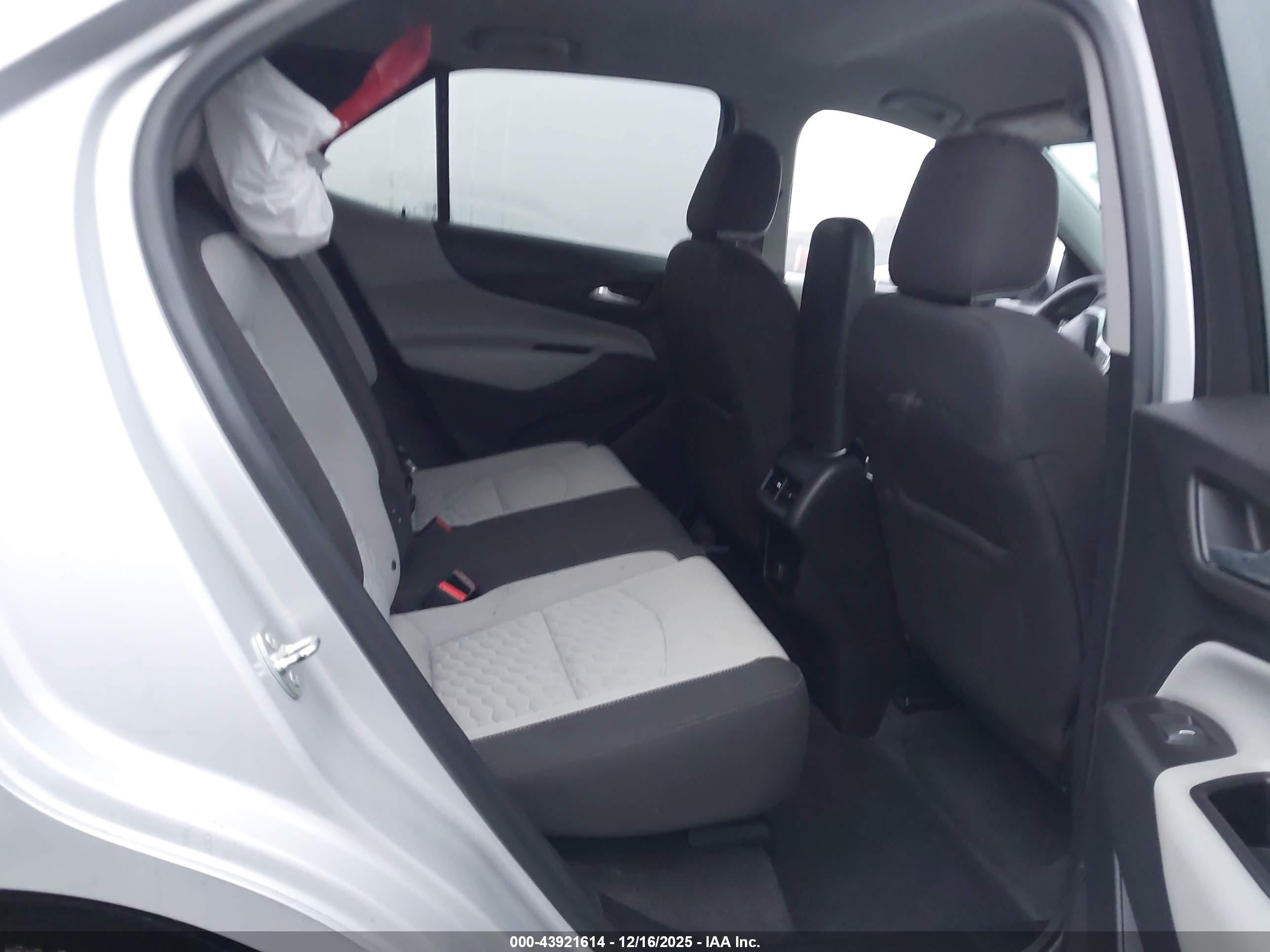 CHEVROLET EQUINOX image 8