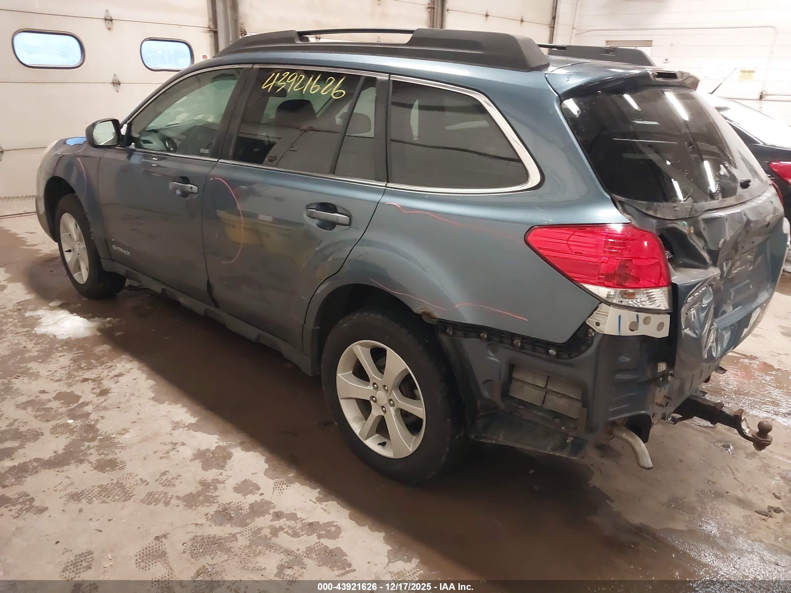 SUBARU OUTBACK image 3