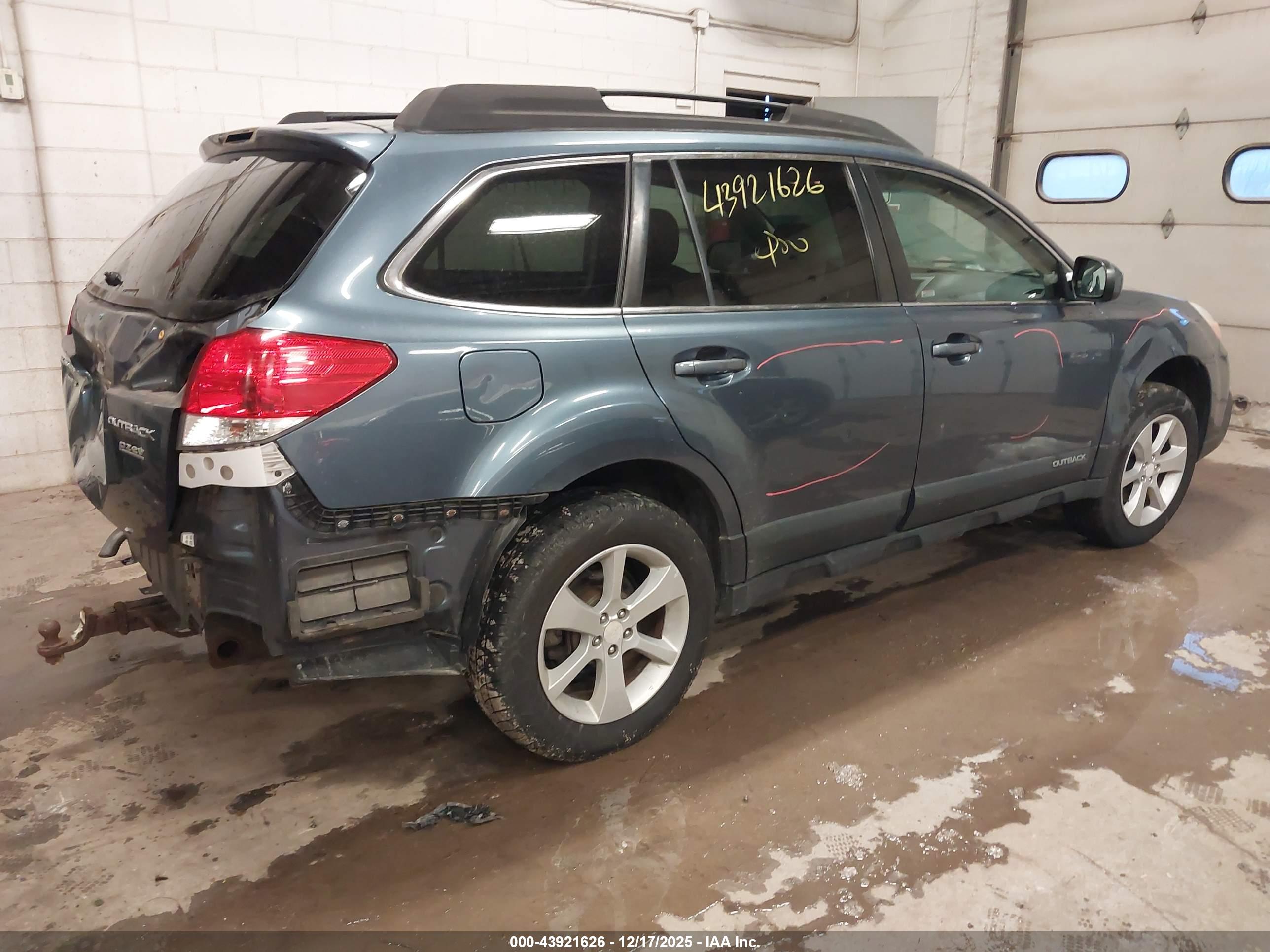 SUBARU OUTBACK image 4