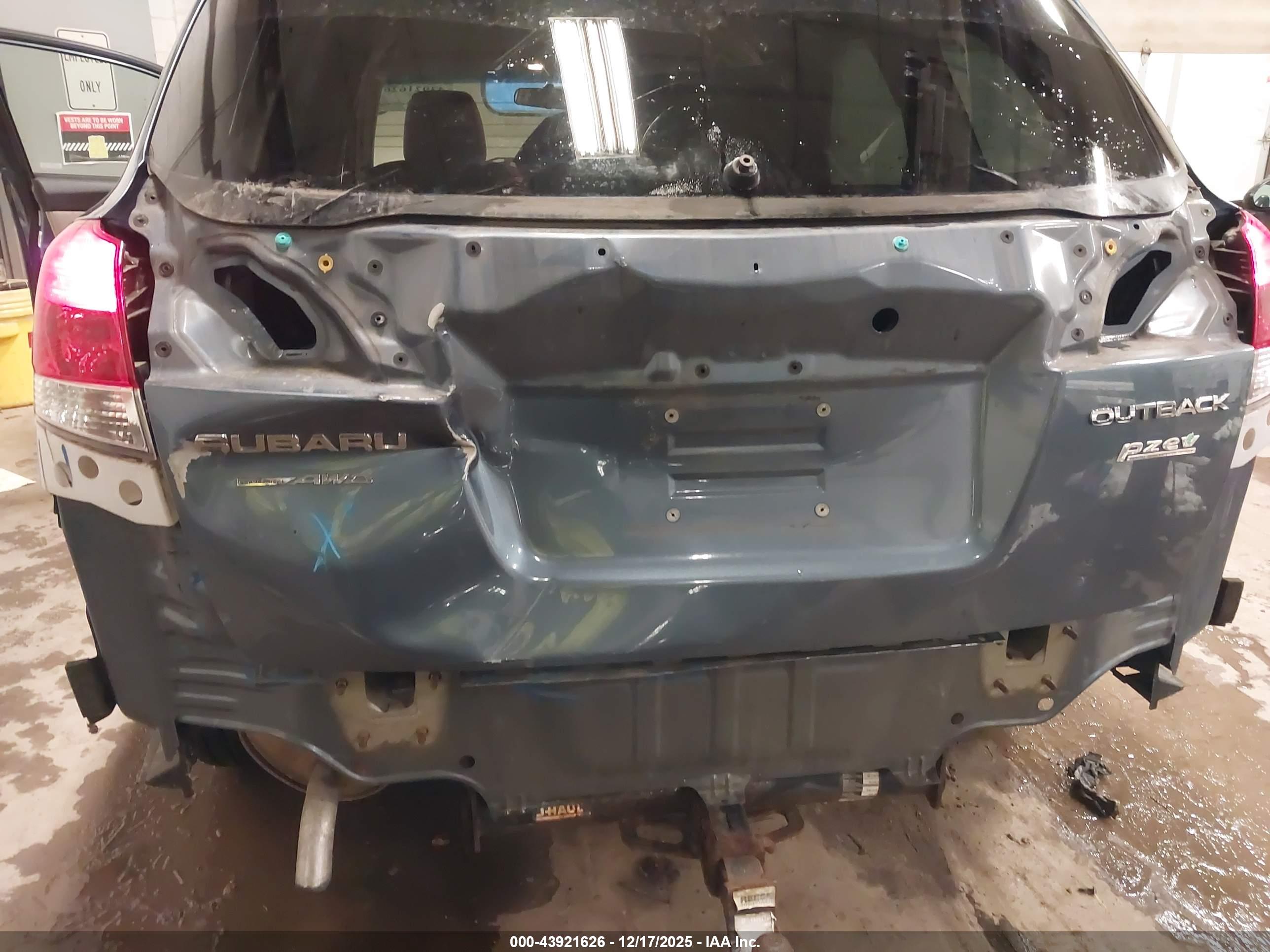 SUBARU OUTBACK image 6