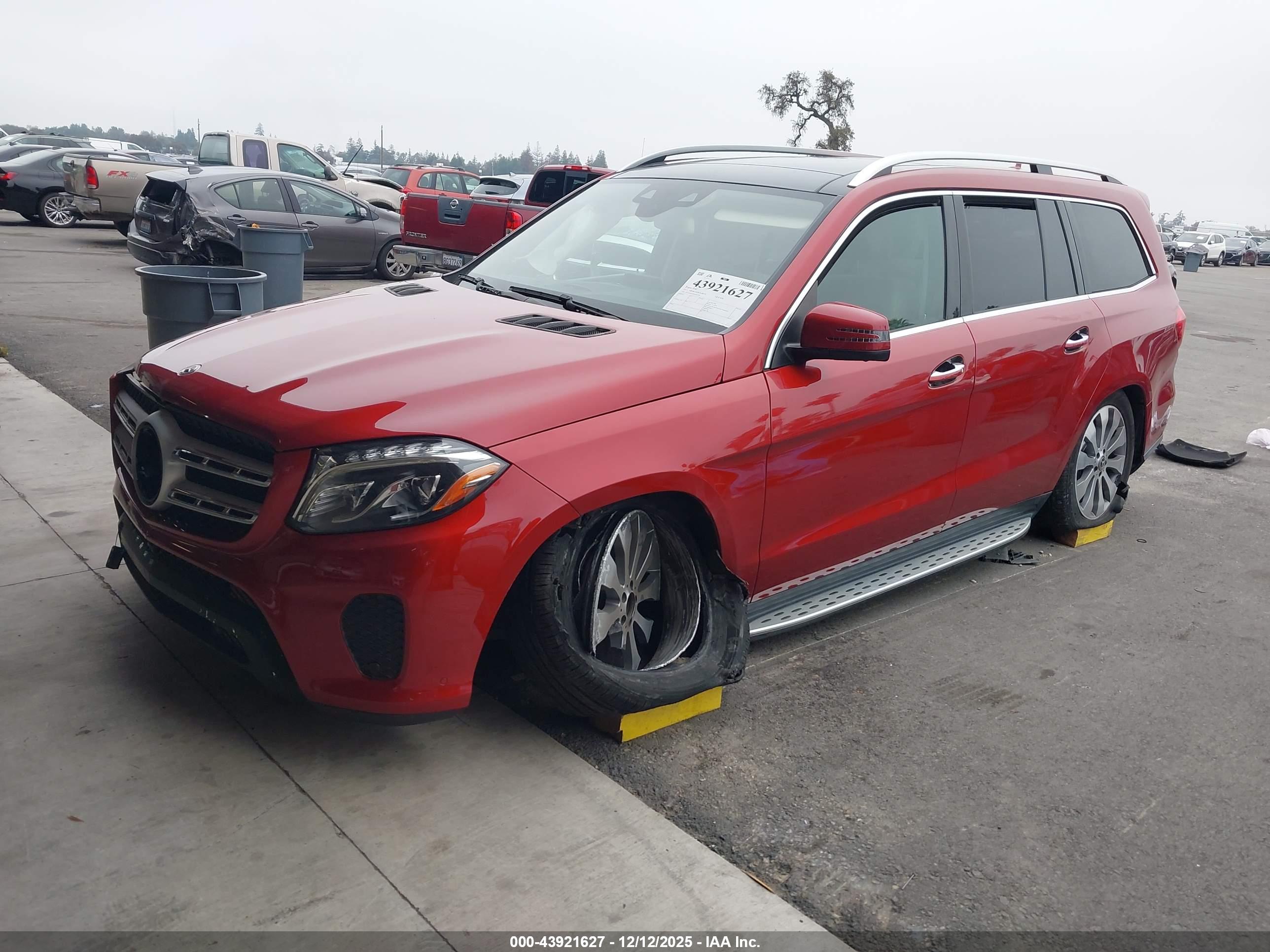 MERCEDES-BENZ GLS image 2