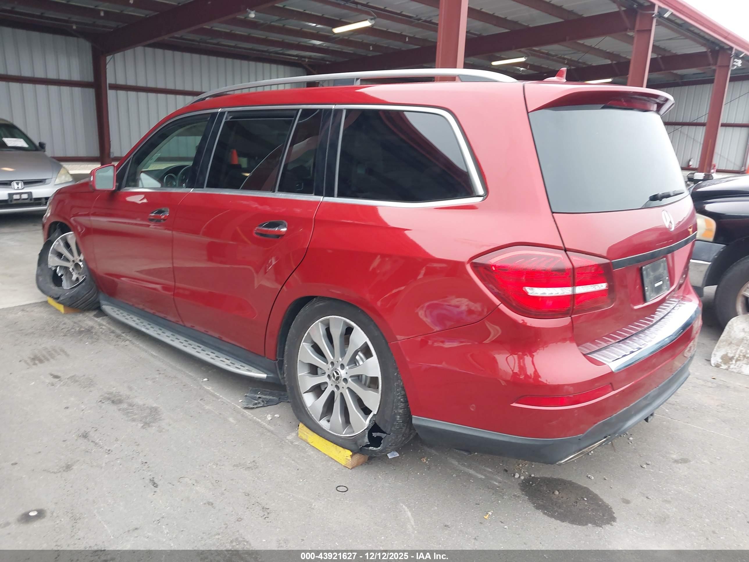 MERCEDES-BENZ GLS image 3