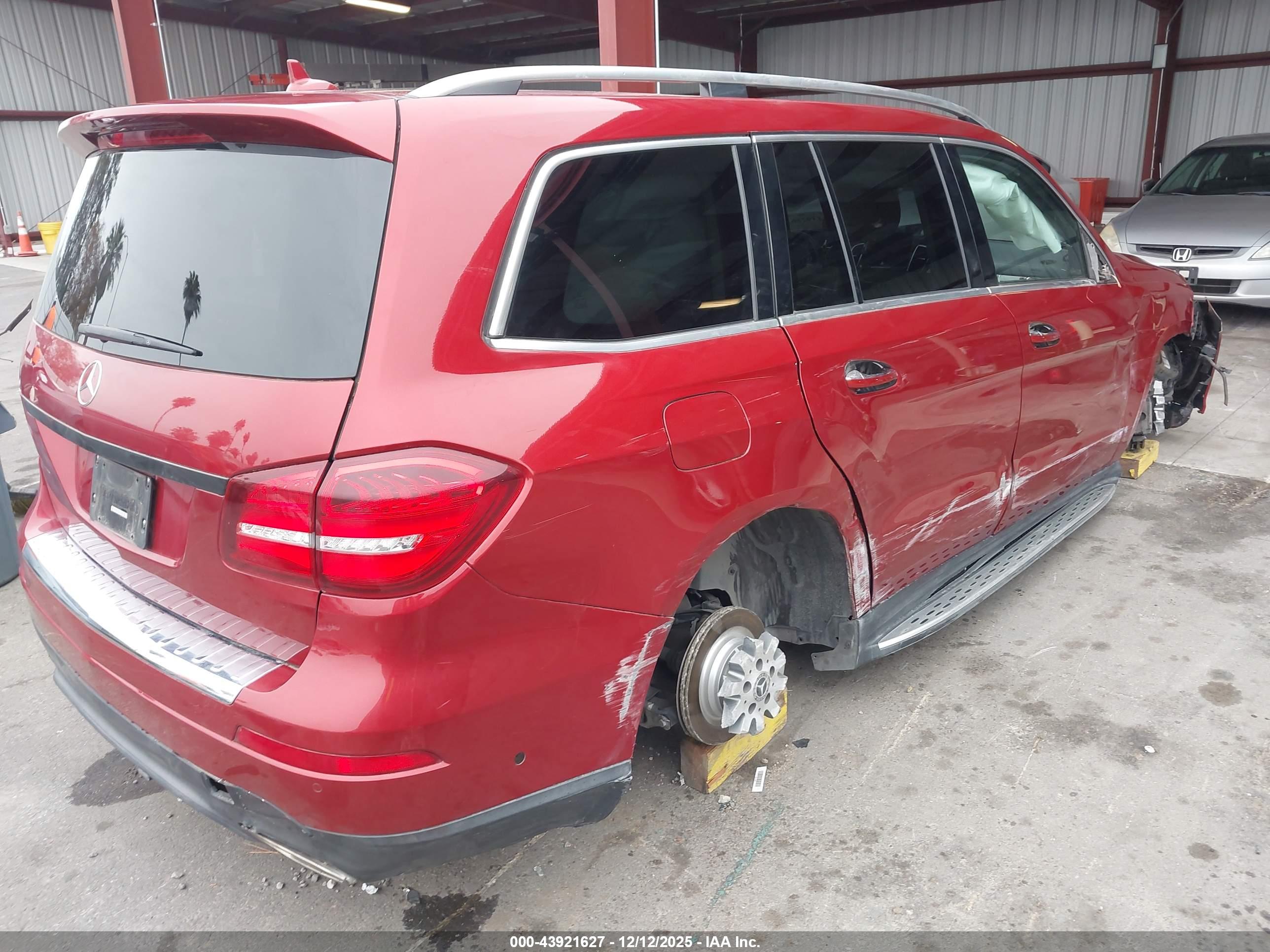 MERCEDES-BENZ GLS image 4