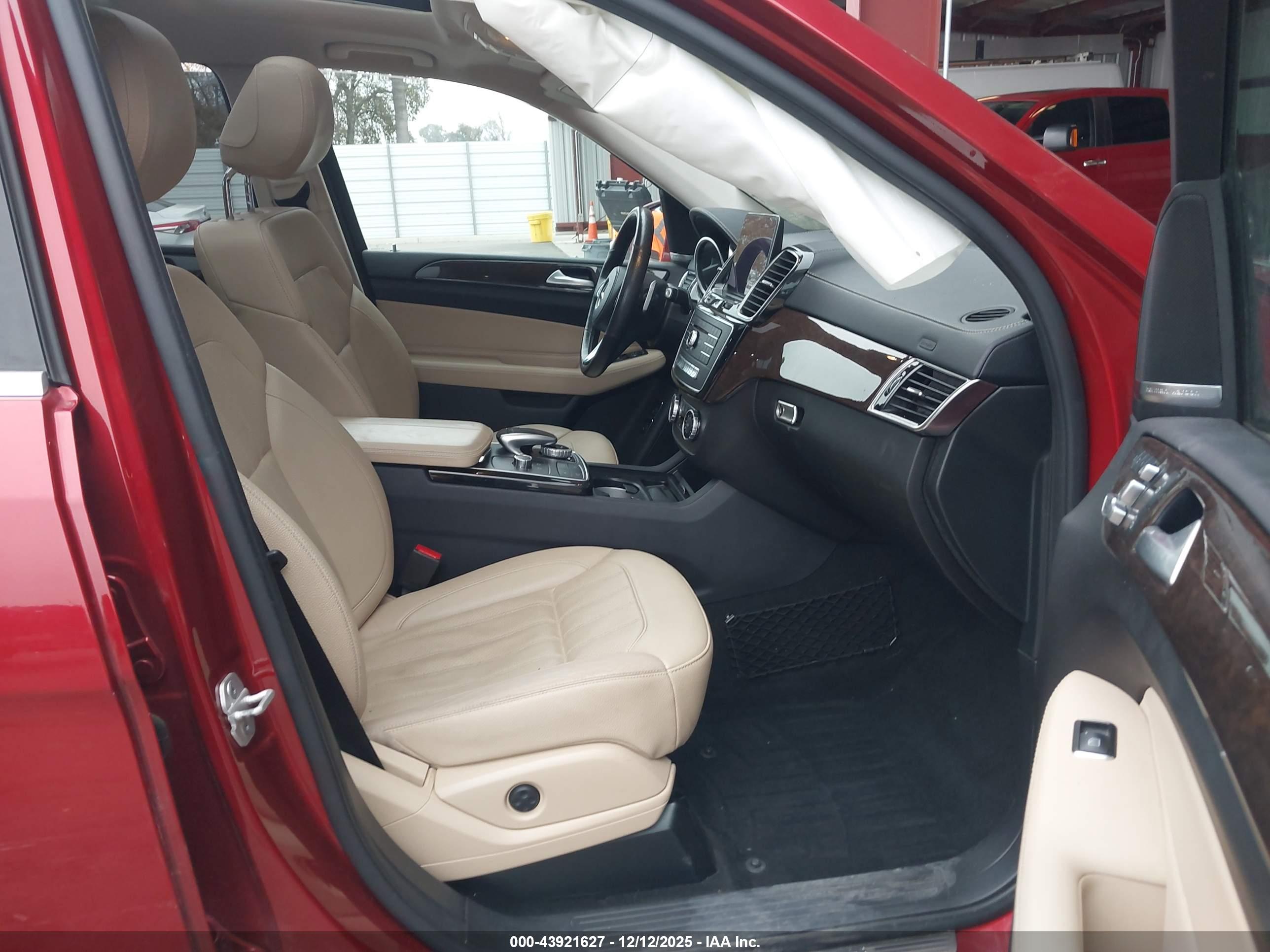 MERCEDES-BENZ GLS image 5
