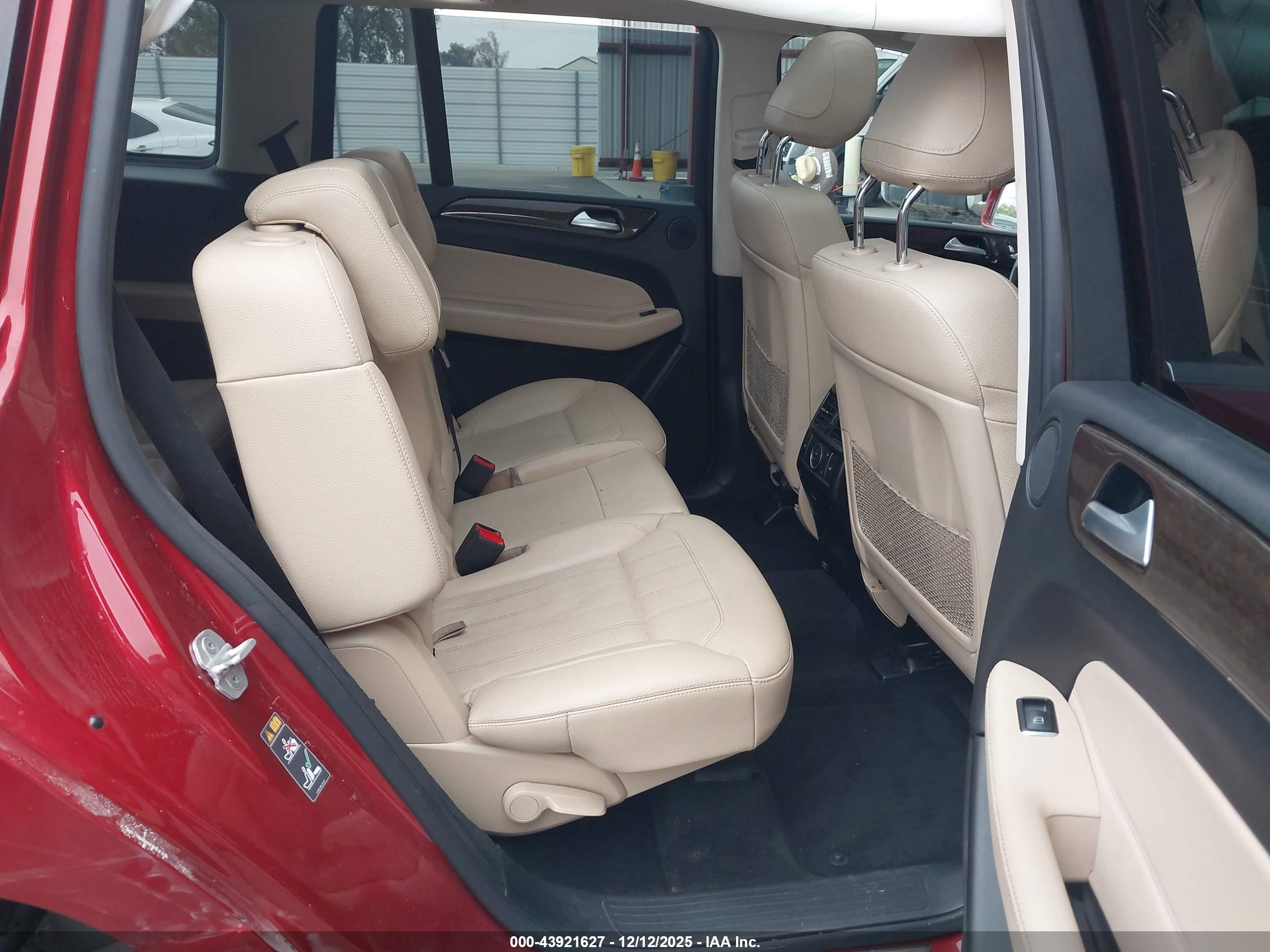MERCEDES-BENZ GLS image 8