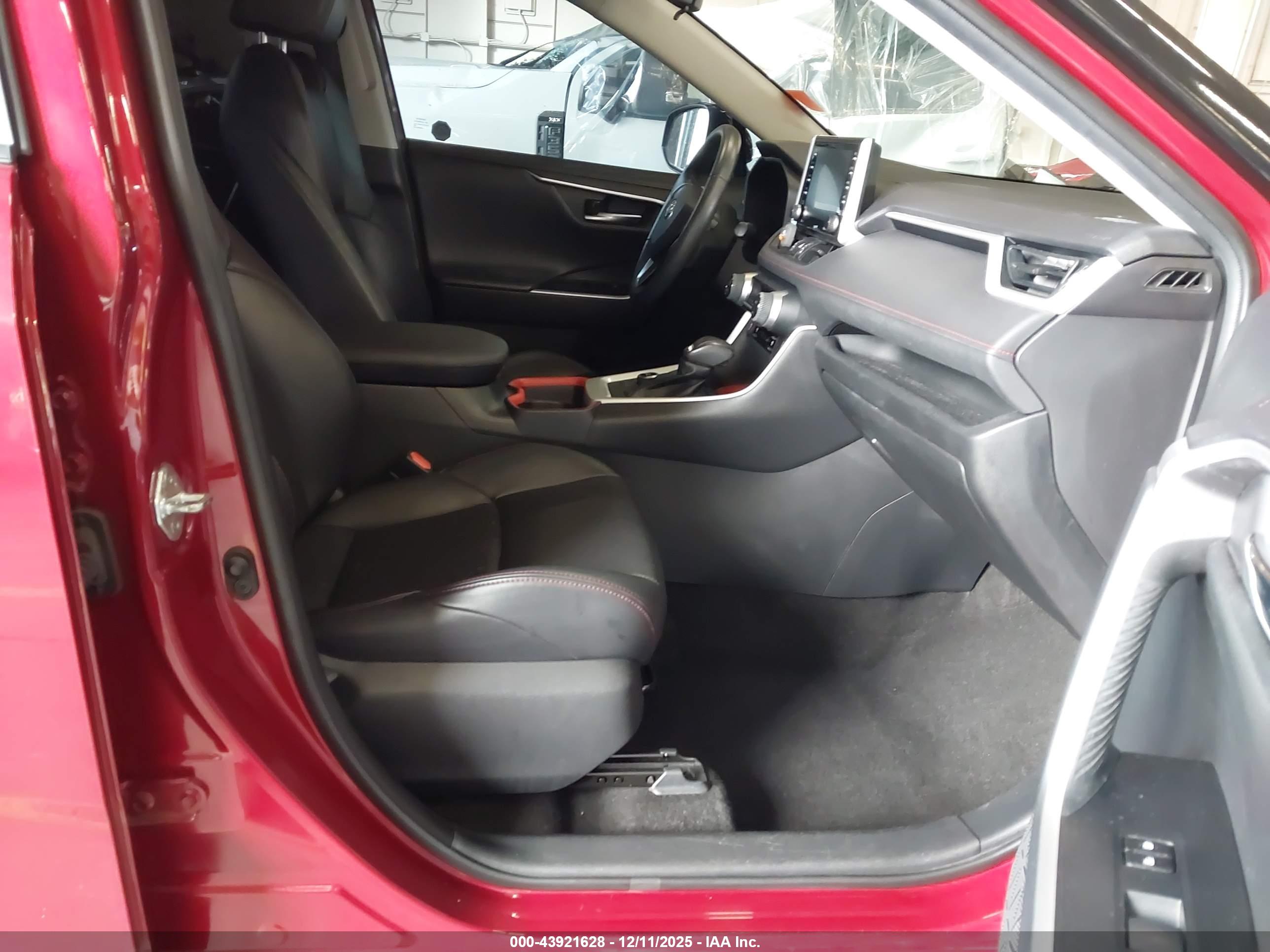 TOYOTA RAV4 image 5