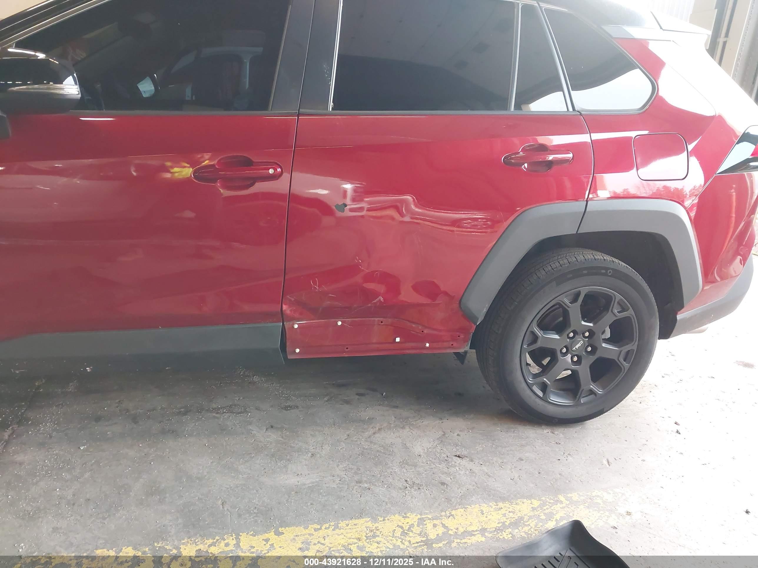 TOYOTA RAV4 image 6