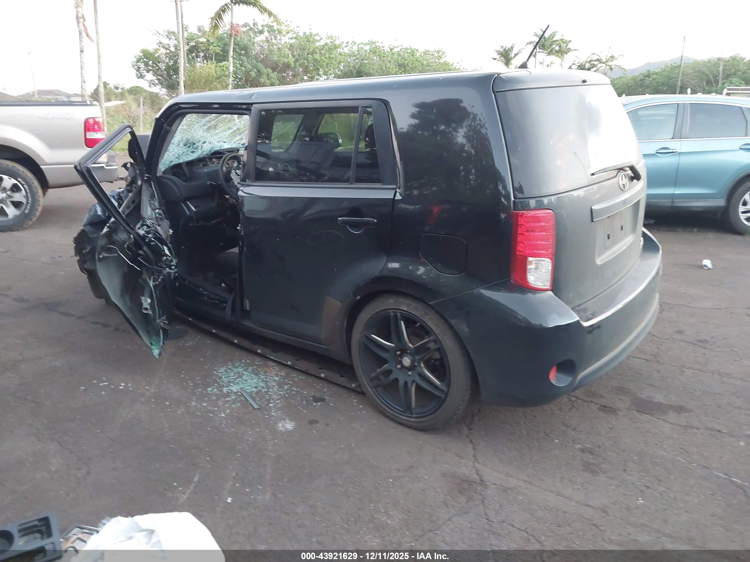 SCION XB image 3