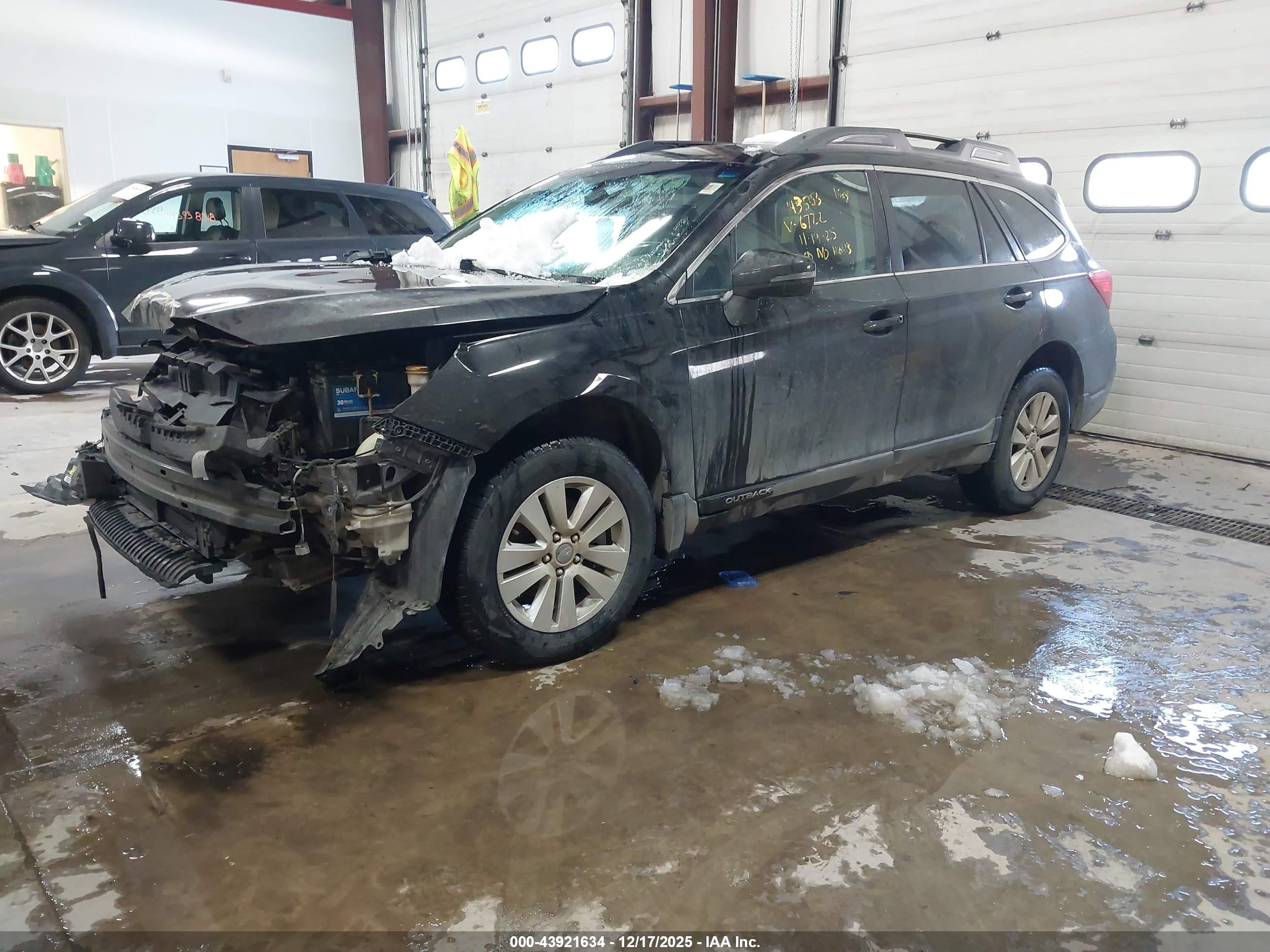SUBARU OUTBACK image 2