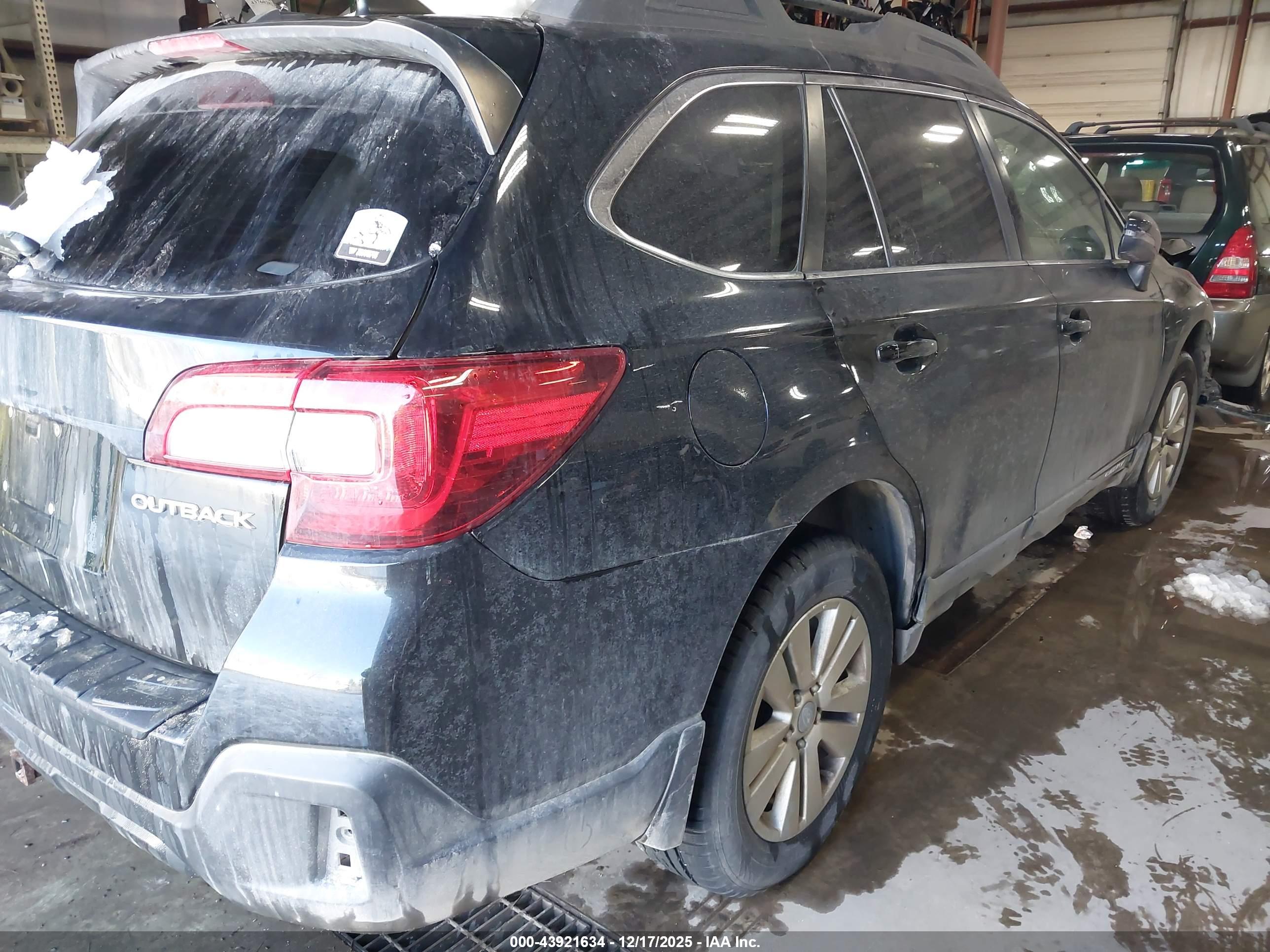 SUBARU OUTBACK image 4