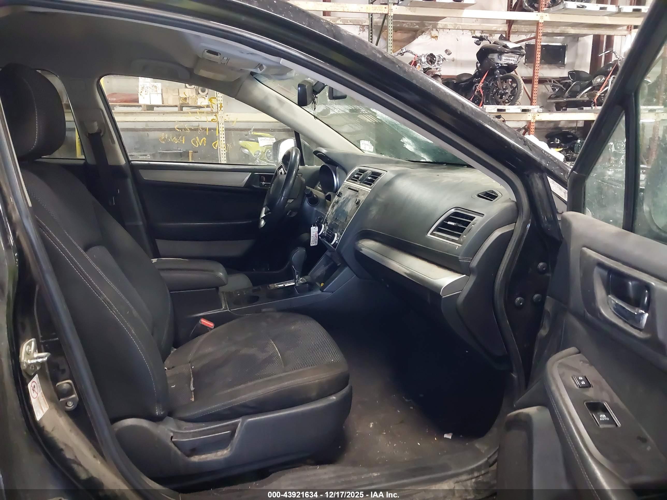 SUBARU OUTBACK image 5