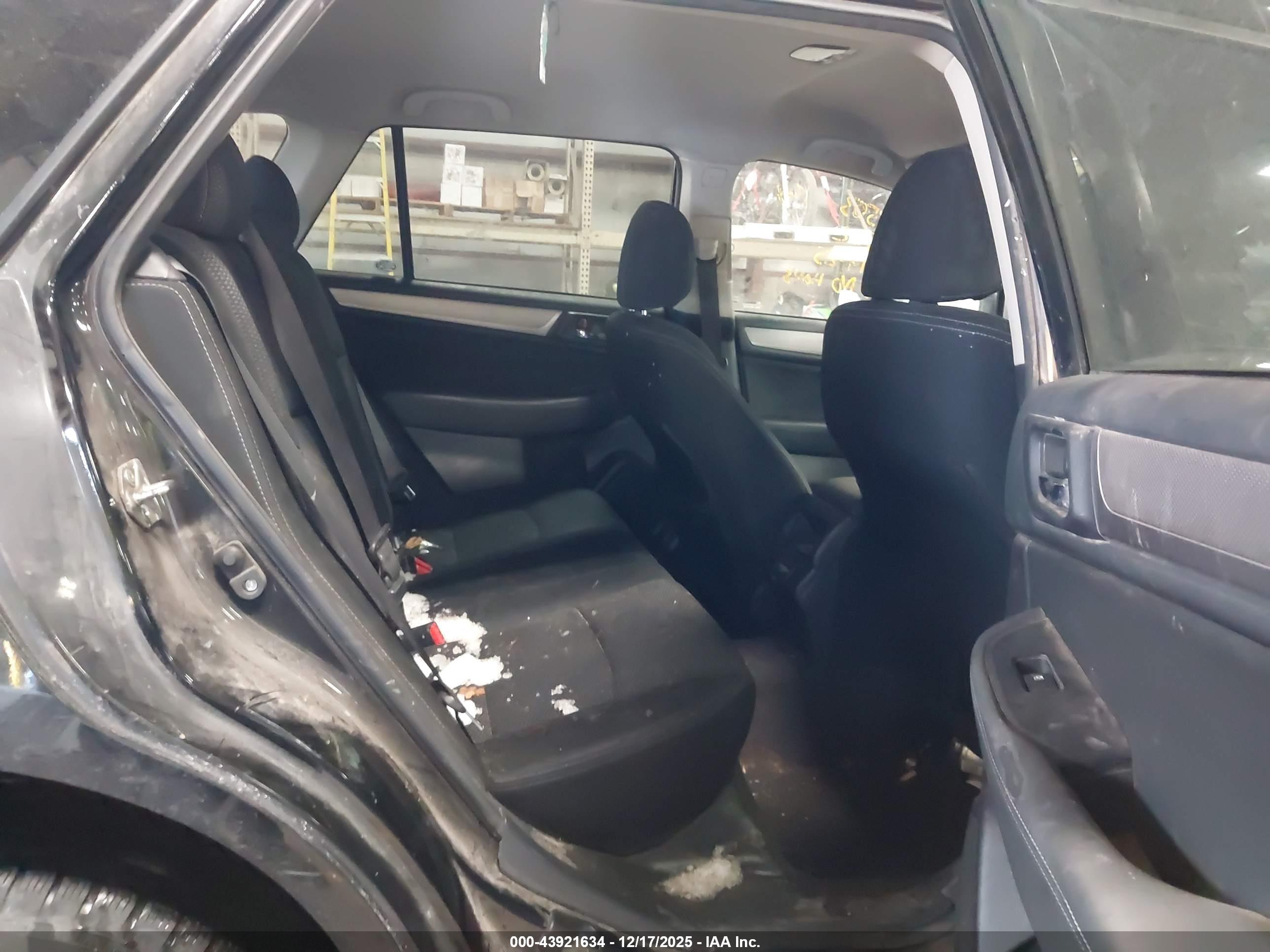 SUBARU OUTBACK image 8