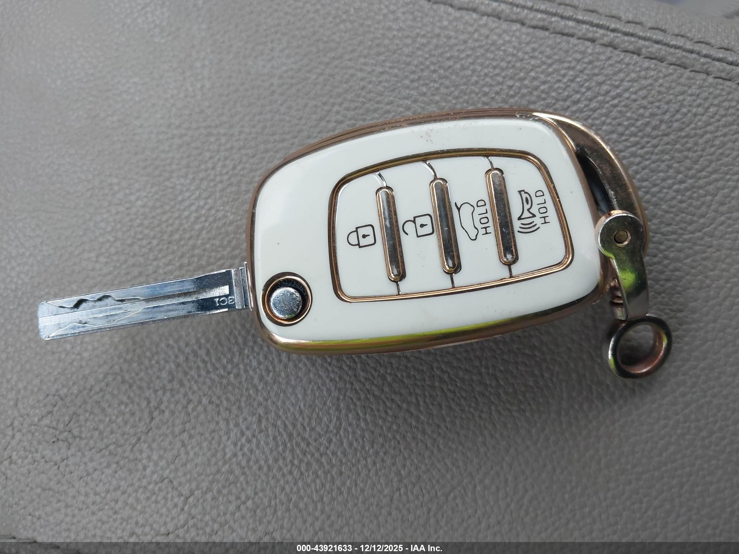 HYUNDAI TUCSON image 11