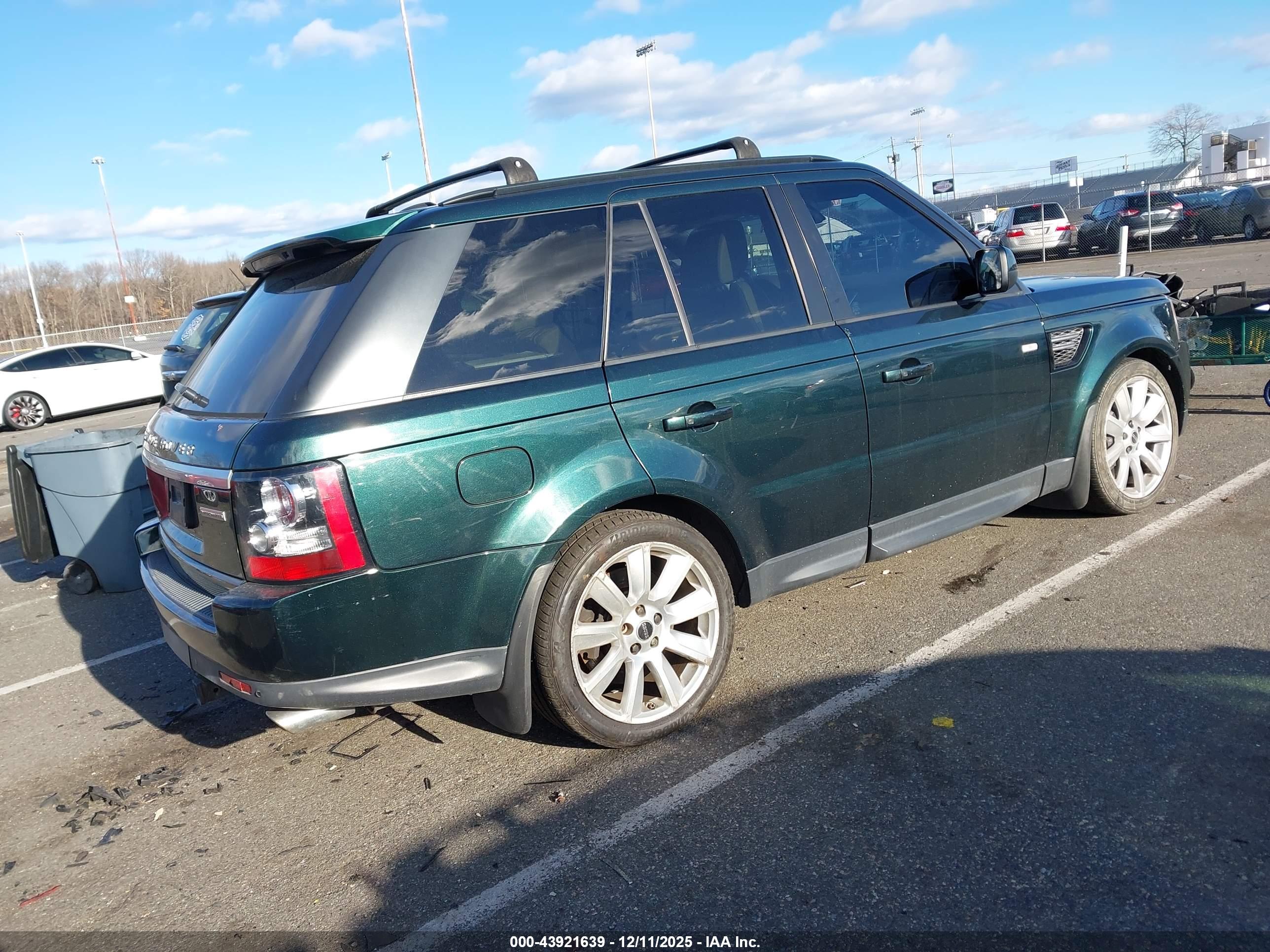 LAND ROVER image 4