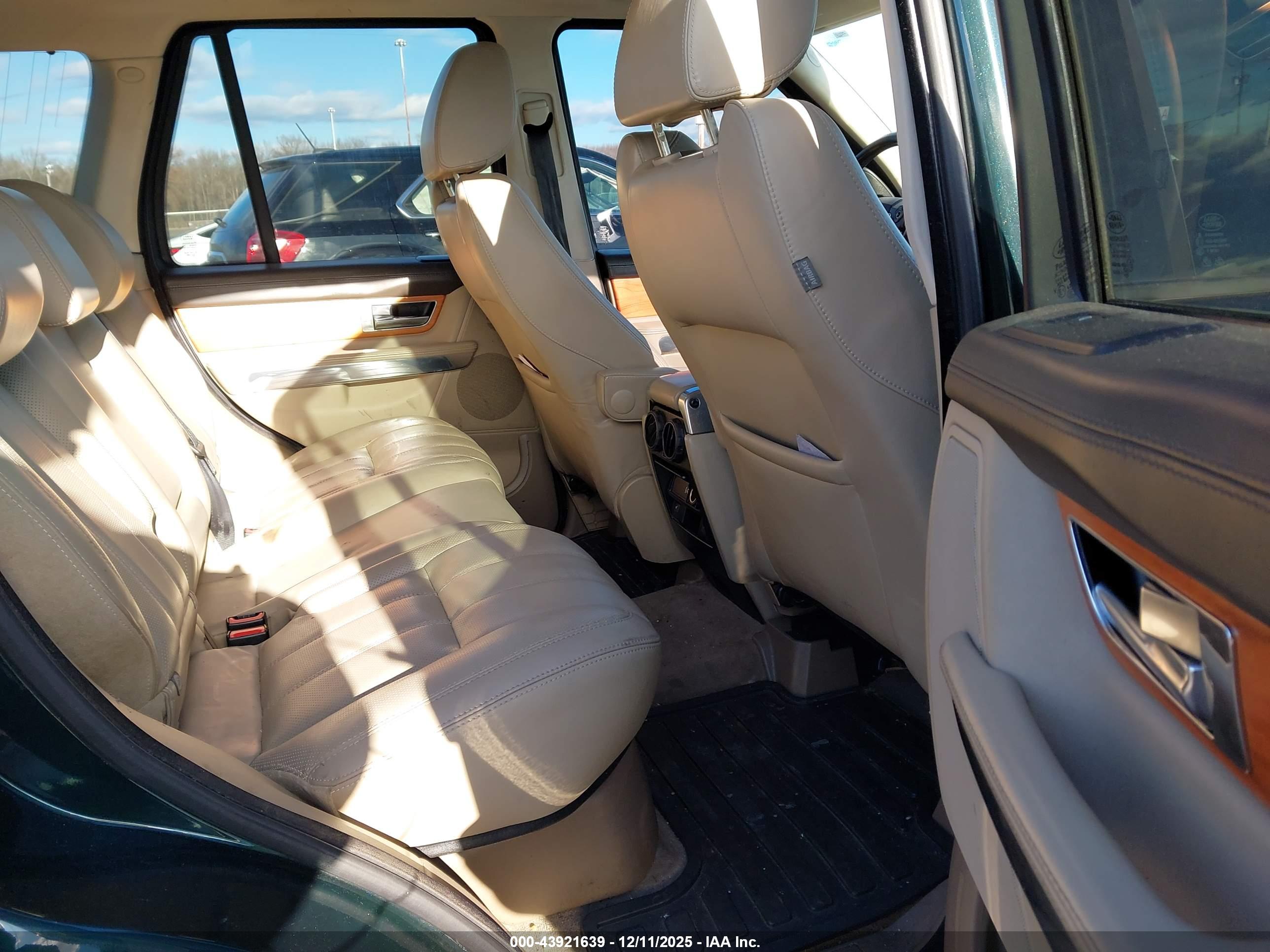 LAND ROVER image 8
