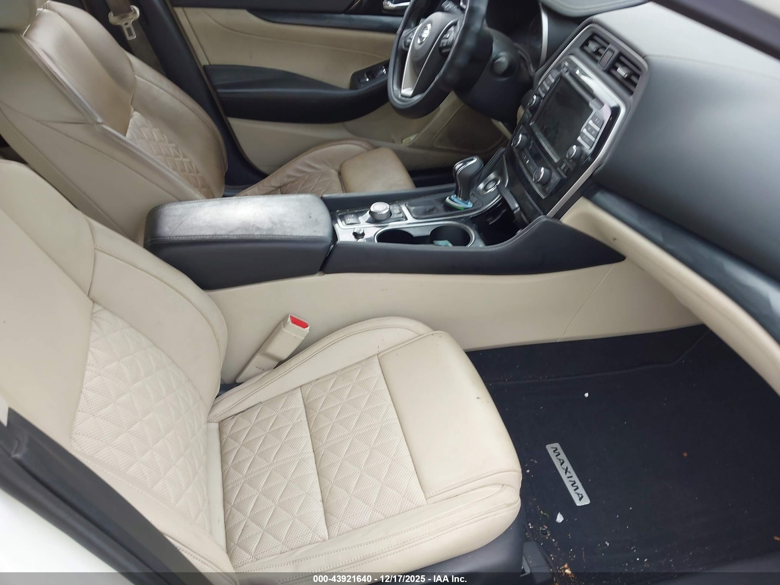 NISSAN MAXIMA image 5