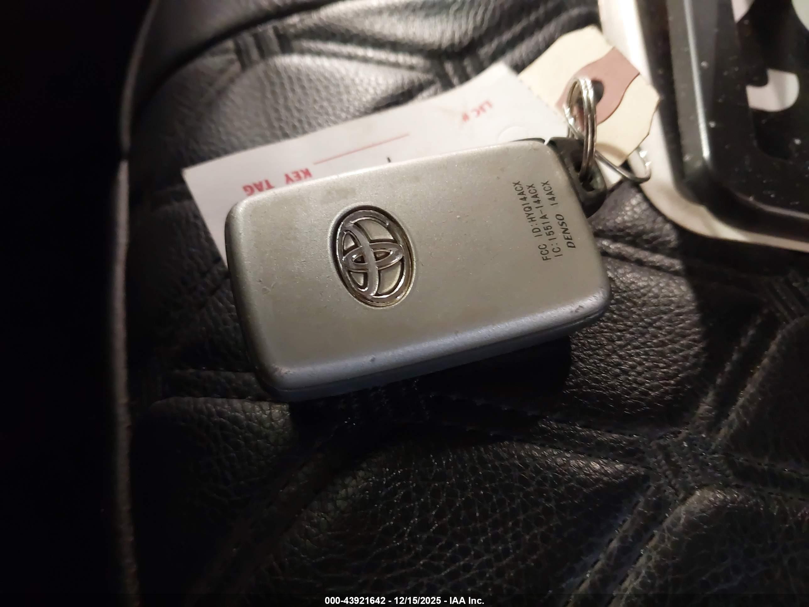 TOYOTA 4RUNNER image 11