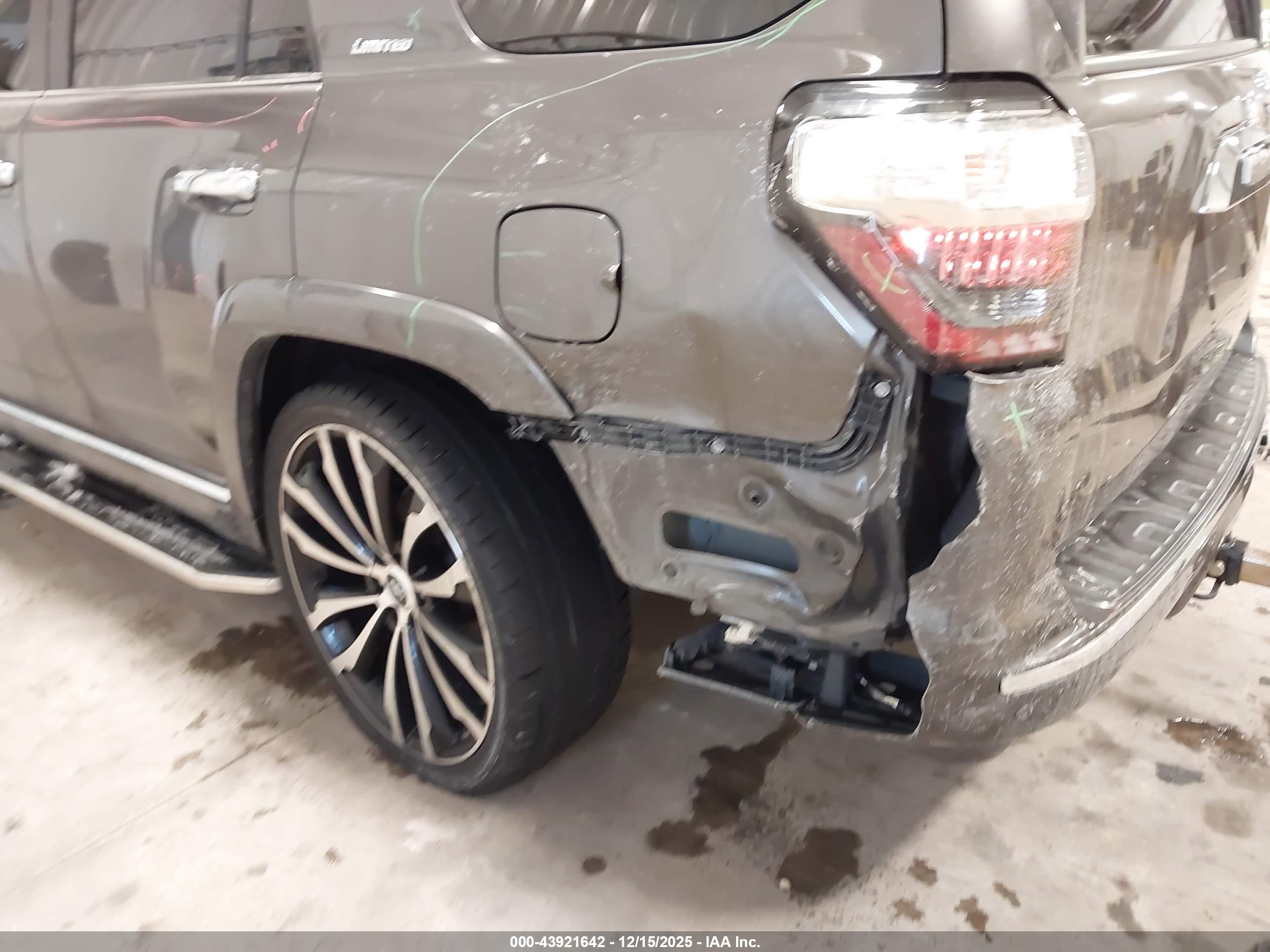 TOYOTA 4RUNNER image 6