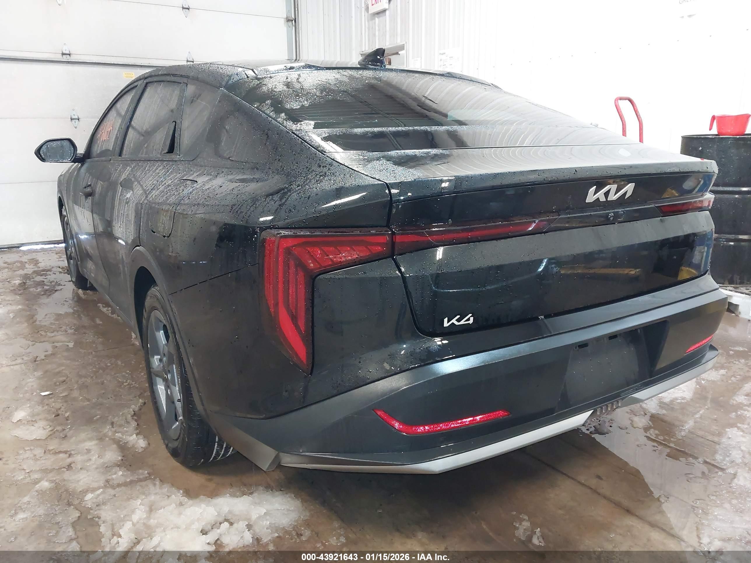 KIA K4 image 3