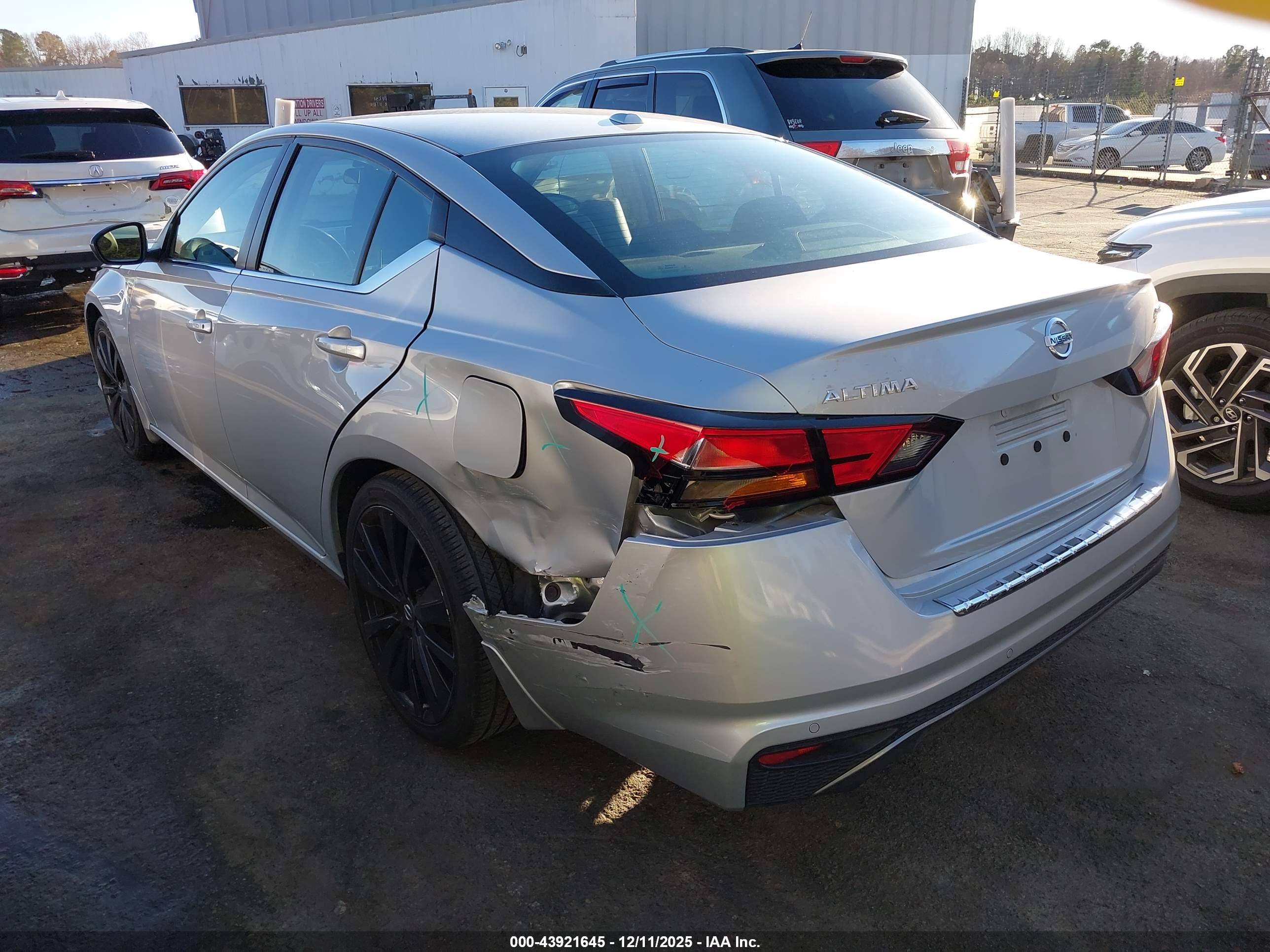 NISSAN ALTIMA image 3
