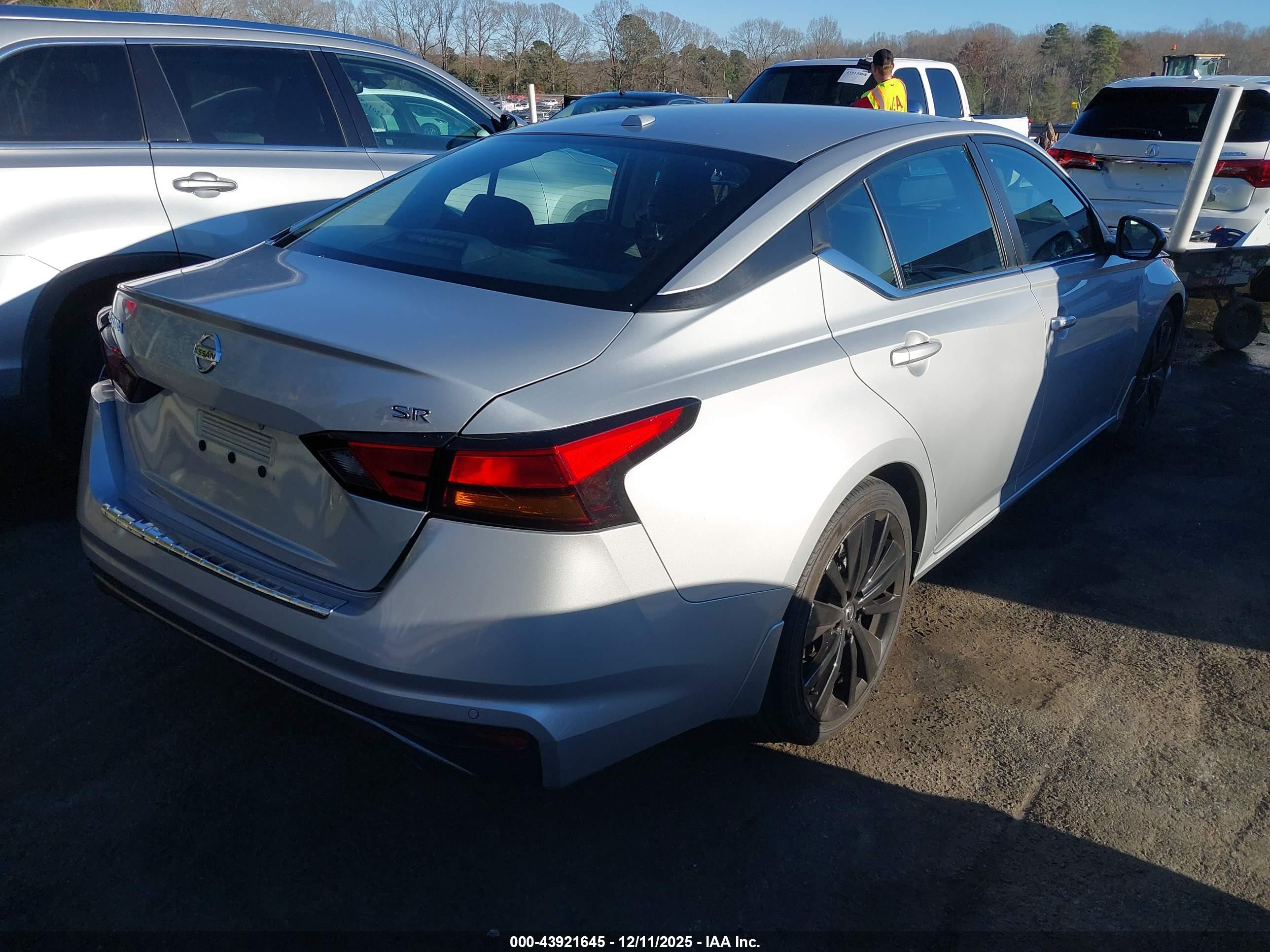 NISSAN ALTIMA image 4