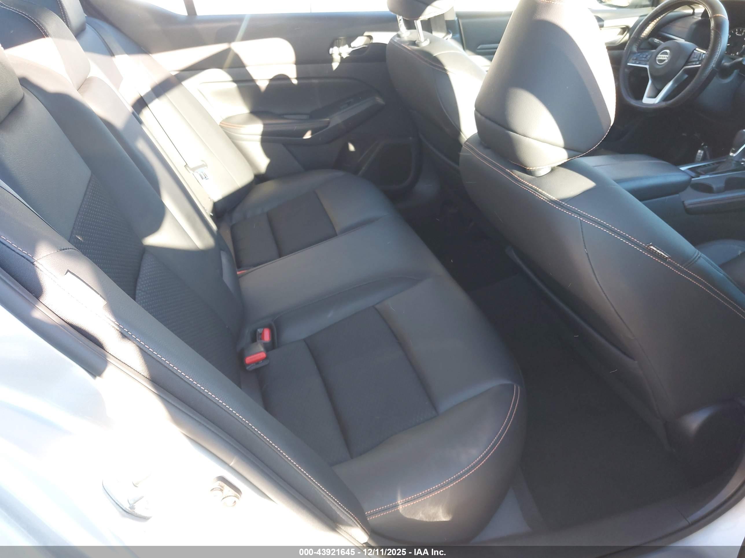 NISSAN ALTIMA image 8