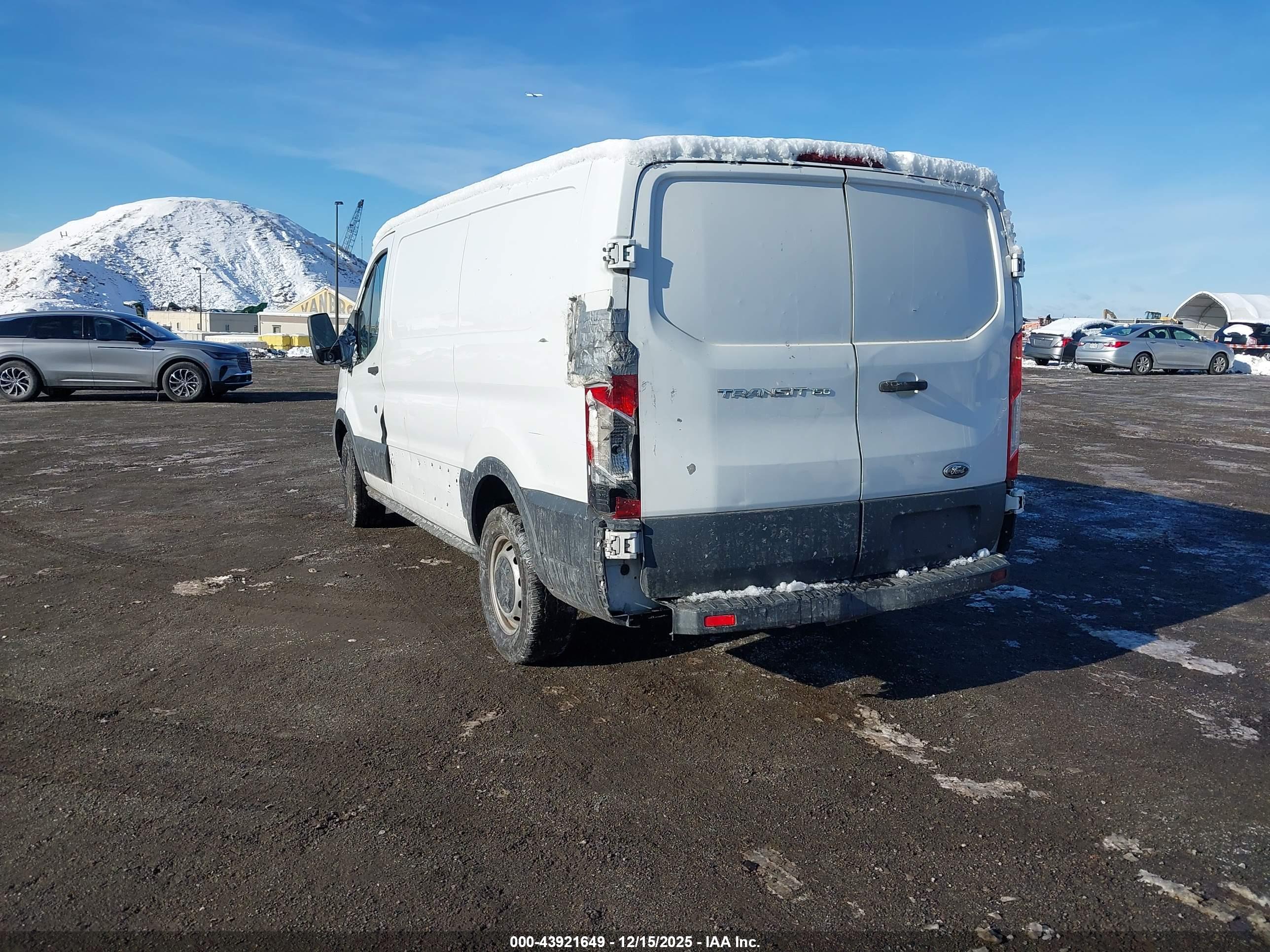 FORD TRANSIT-150 image 3