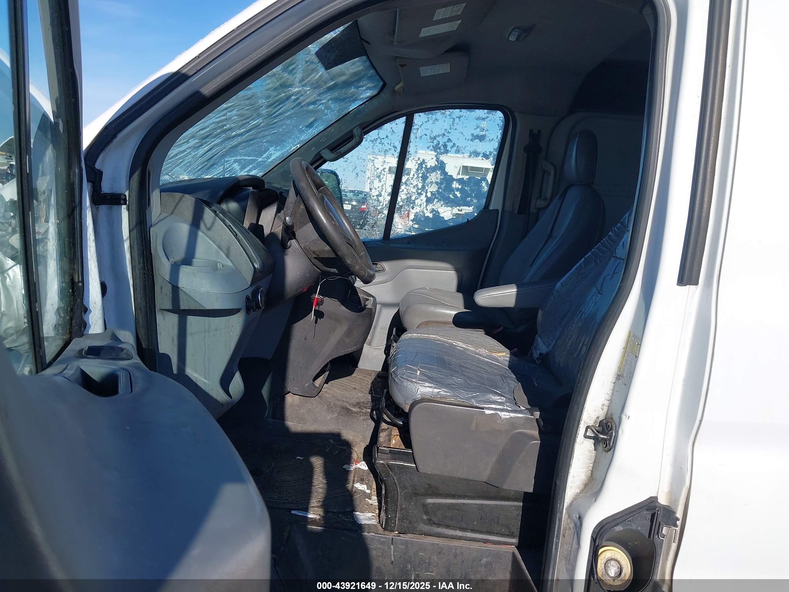 FORD TRANSIT-150 image 5