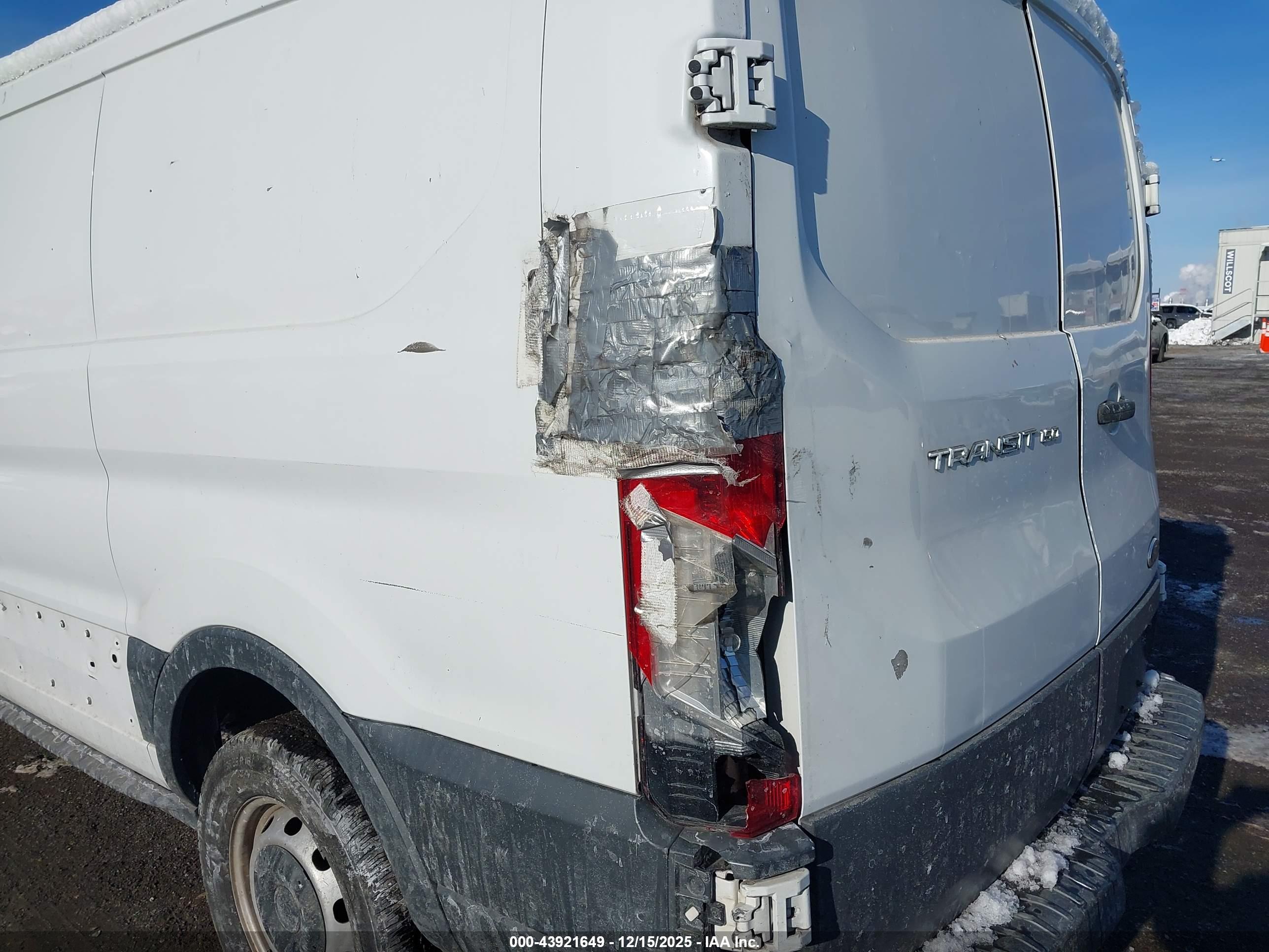 FORD TRANSIT-150 image 6
