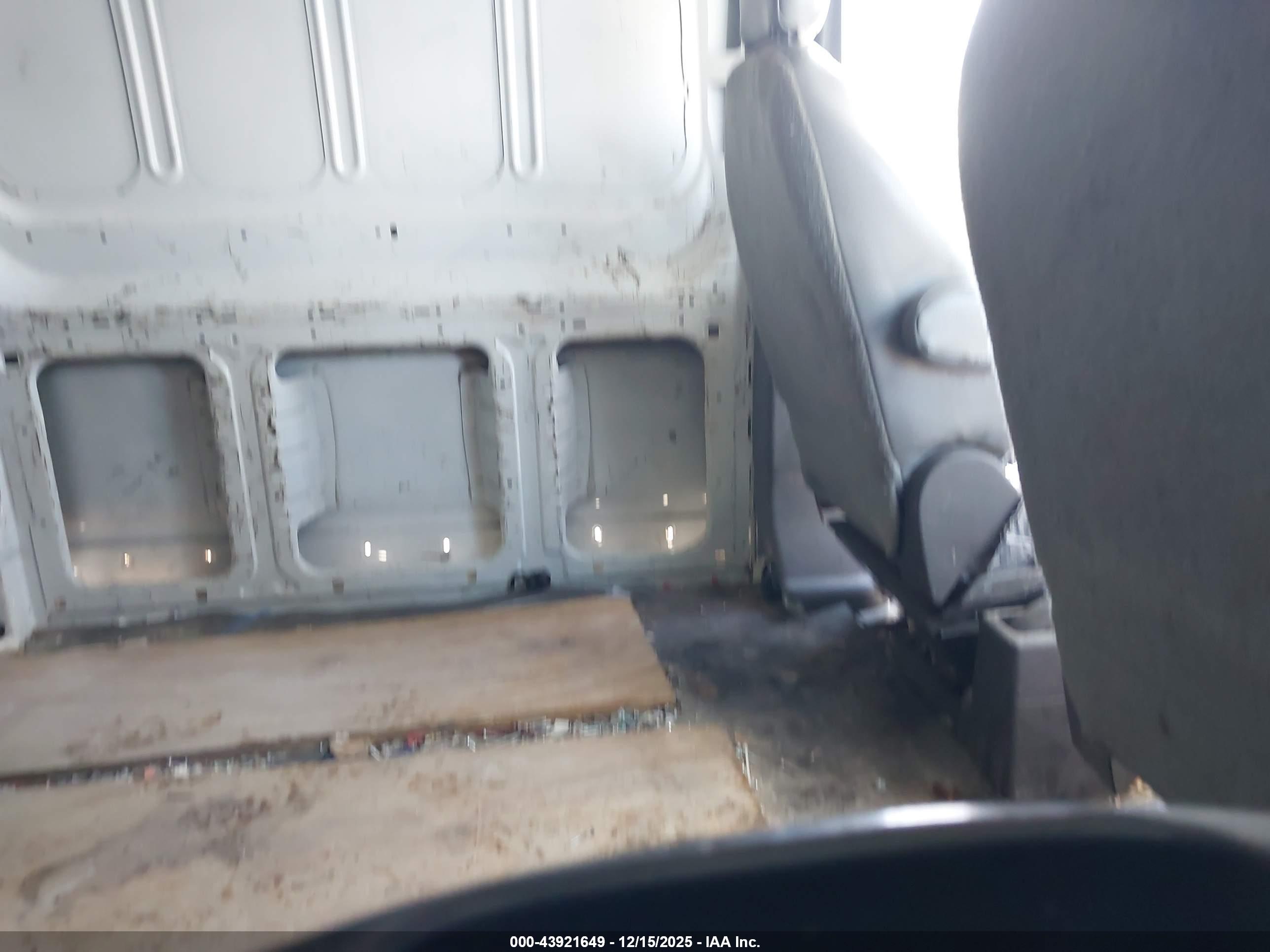 FORD TRANSIT-150 image 8