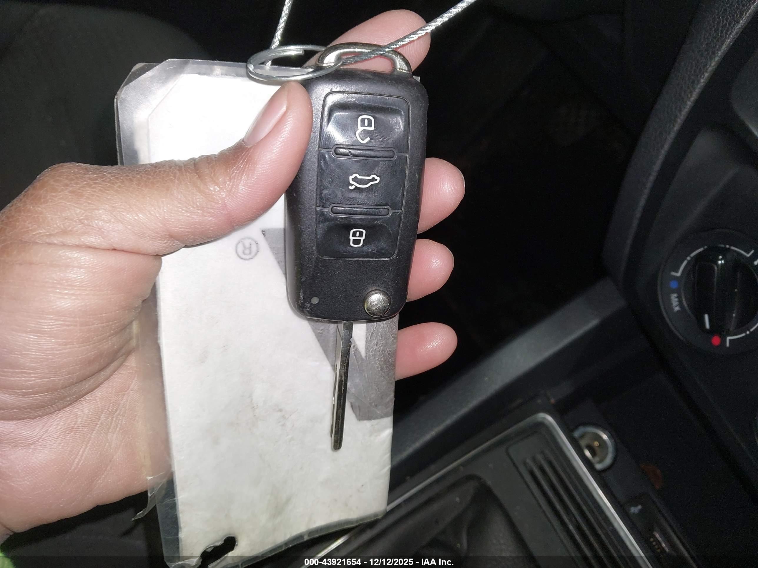 VOLKSWAGEN JETTA image 11