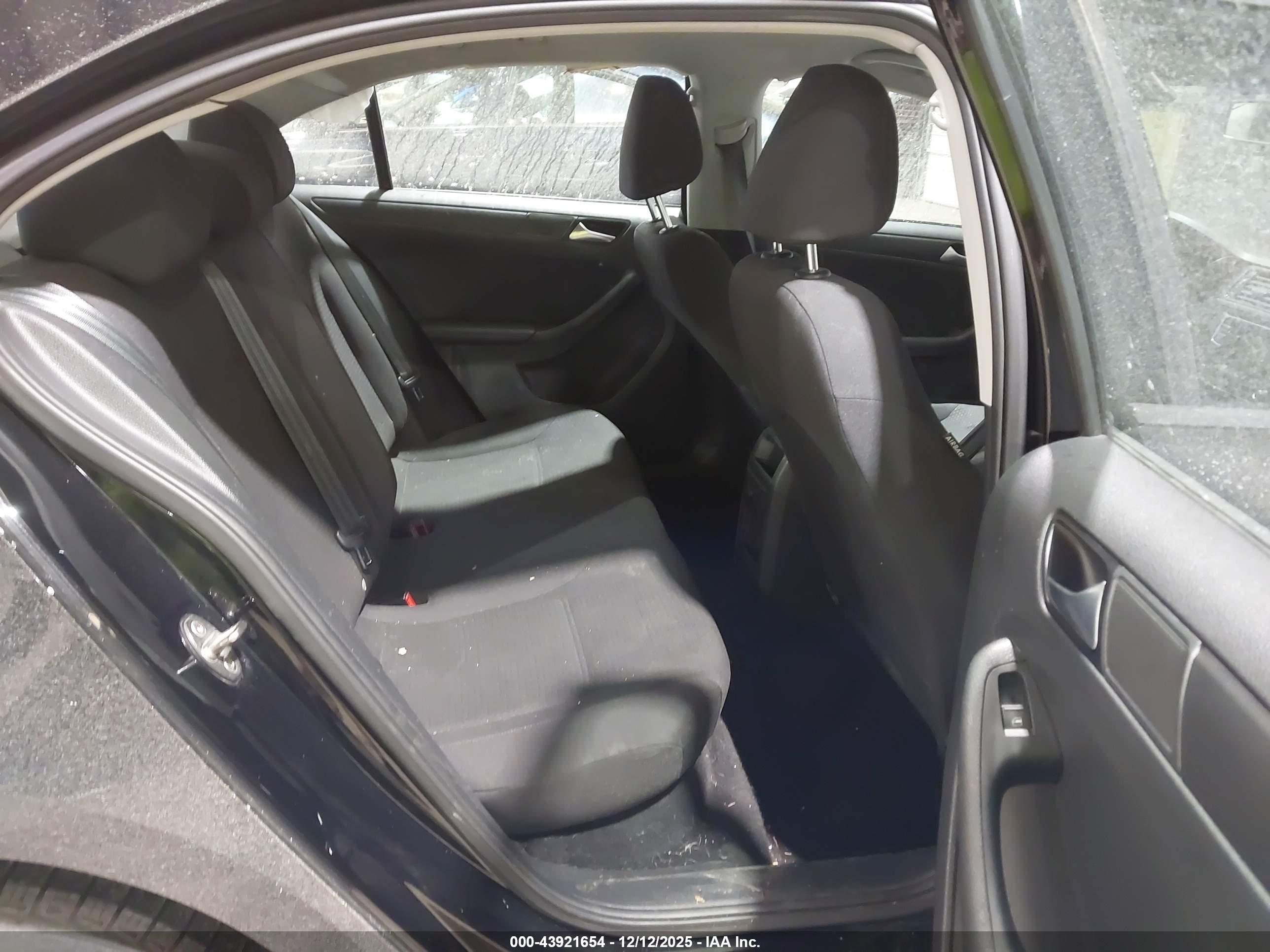 VOLKSWAGEN JETTA image 8