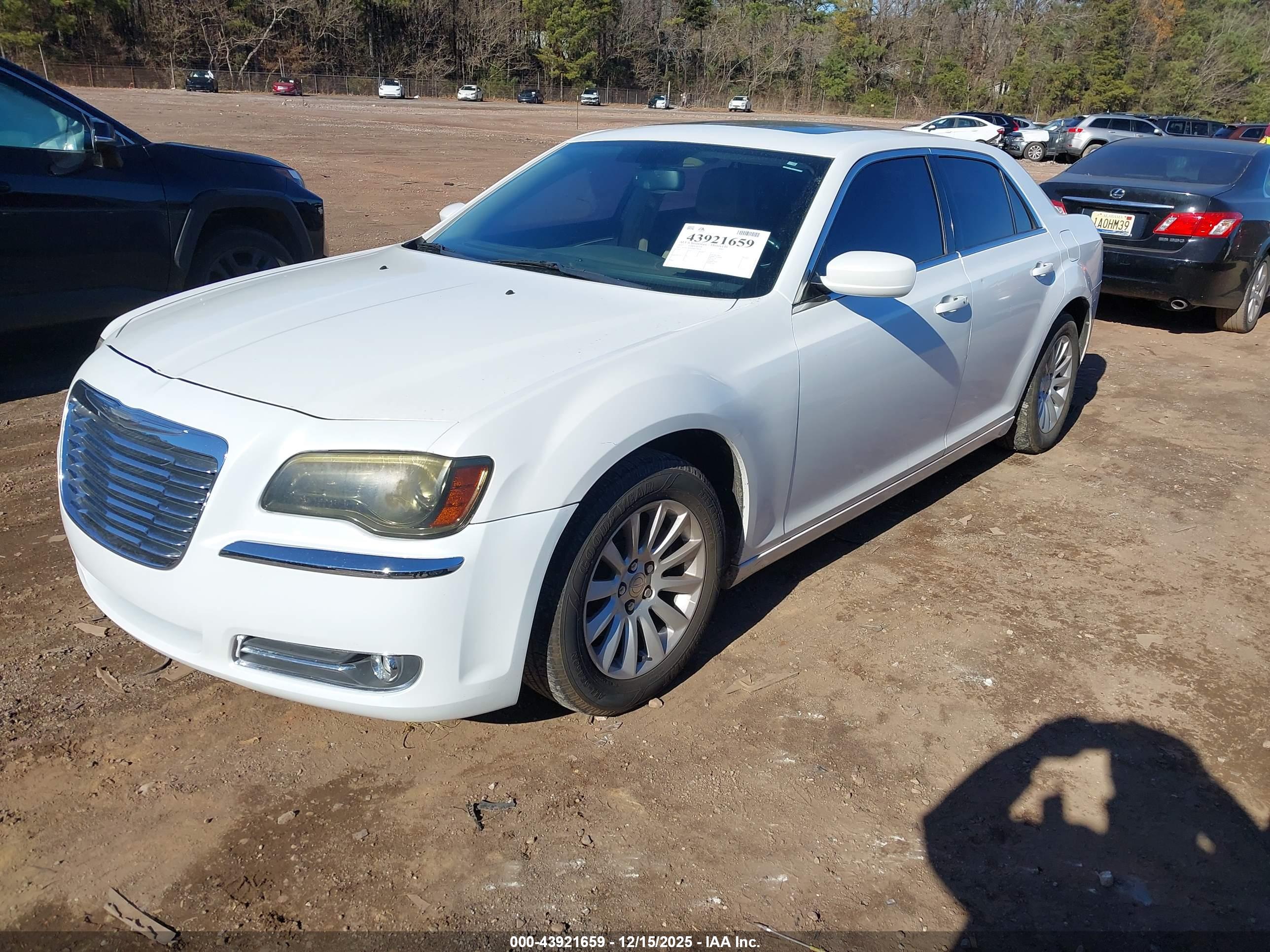 CHRYSLER 300 image 2