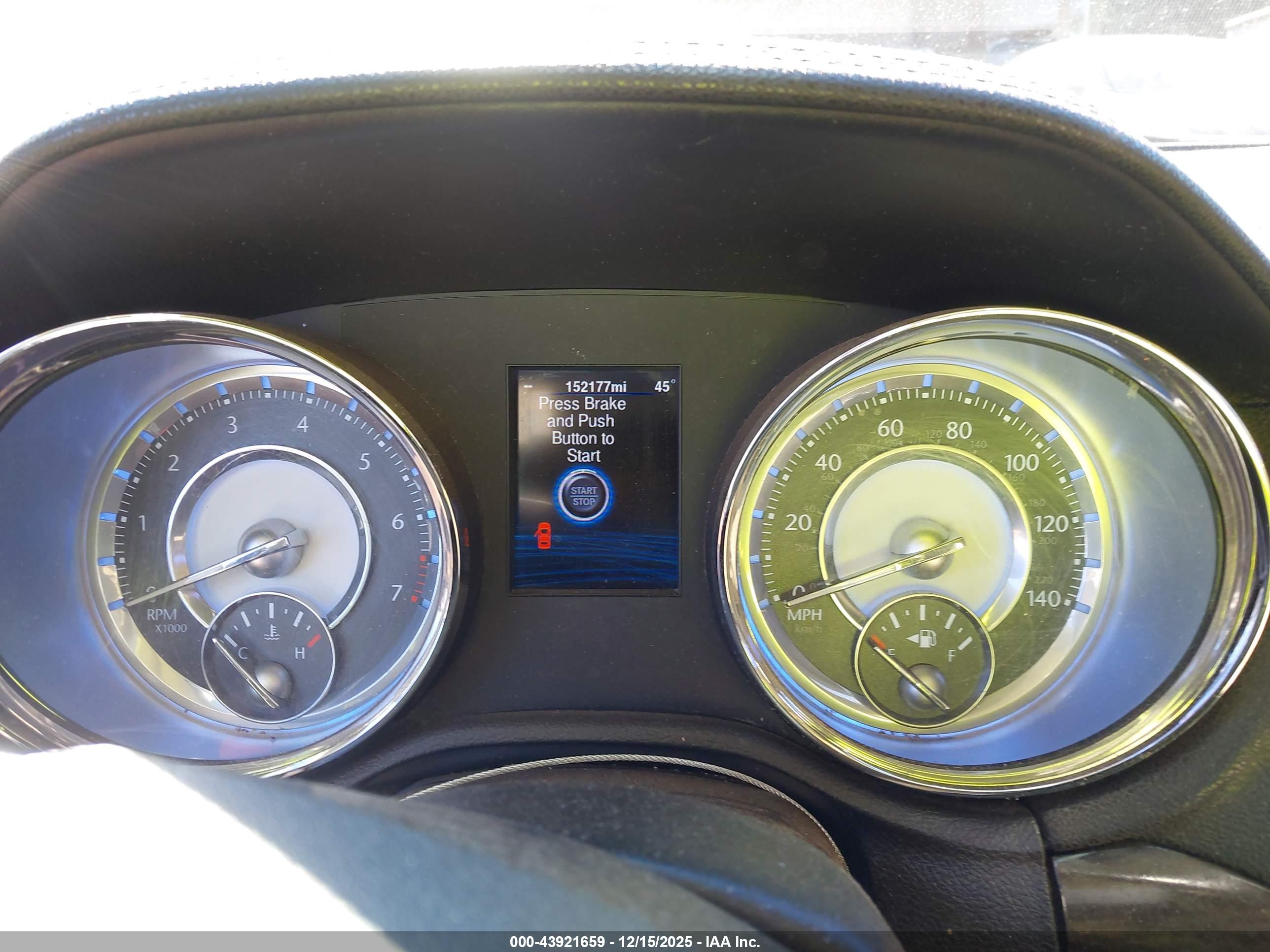 CHRYSLER 300 image 7