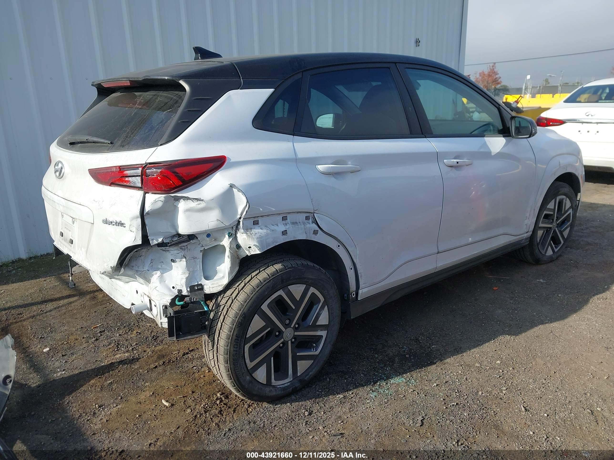 HYUNDAI KONA image 4