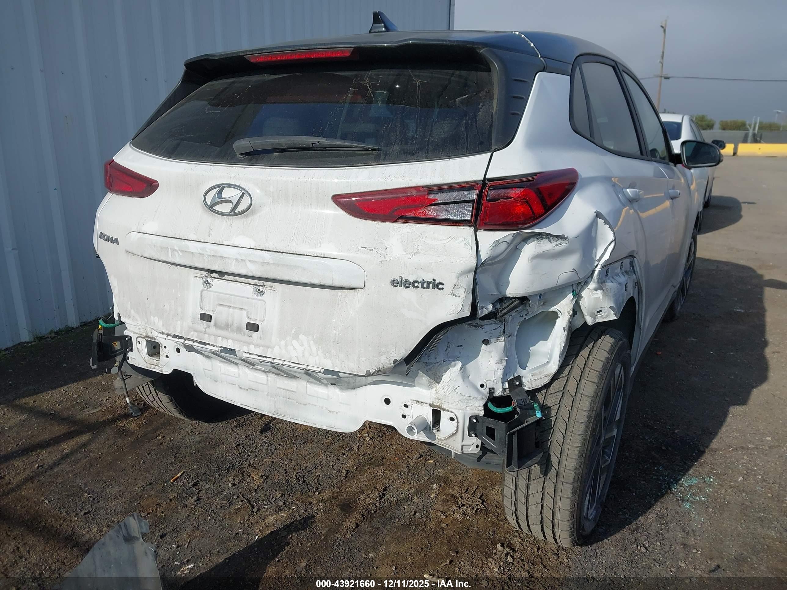 HYUNDAI KONA image 6