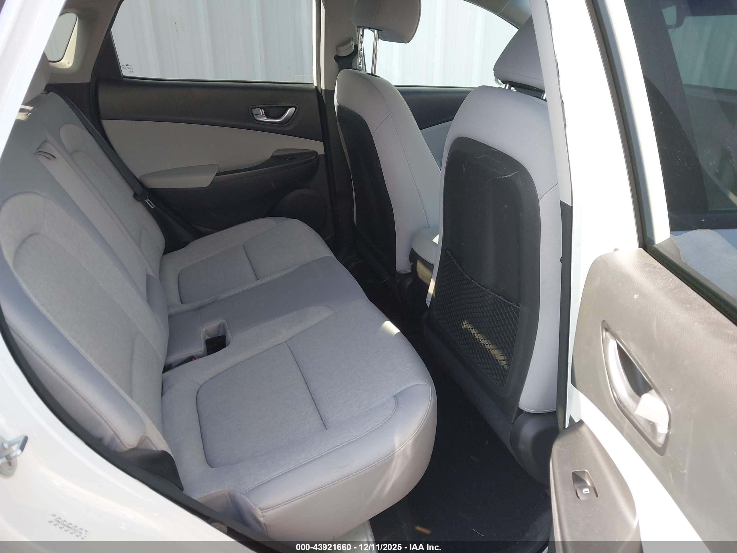 HYUNDAI KONA image 8