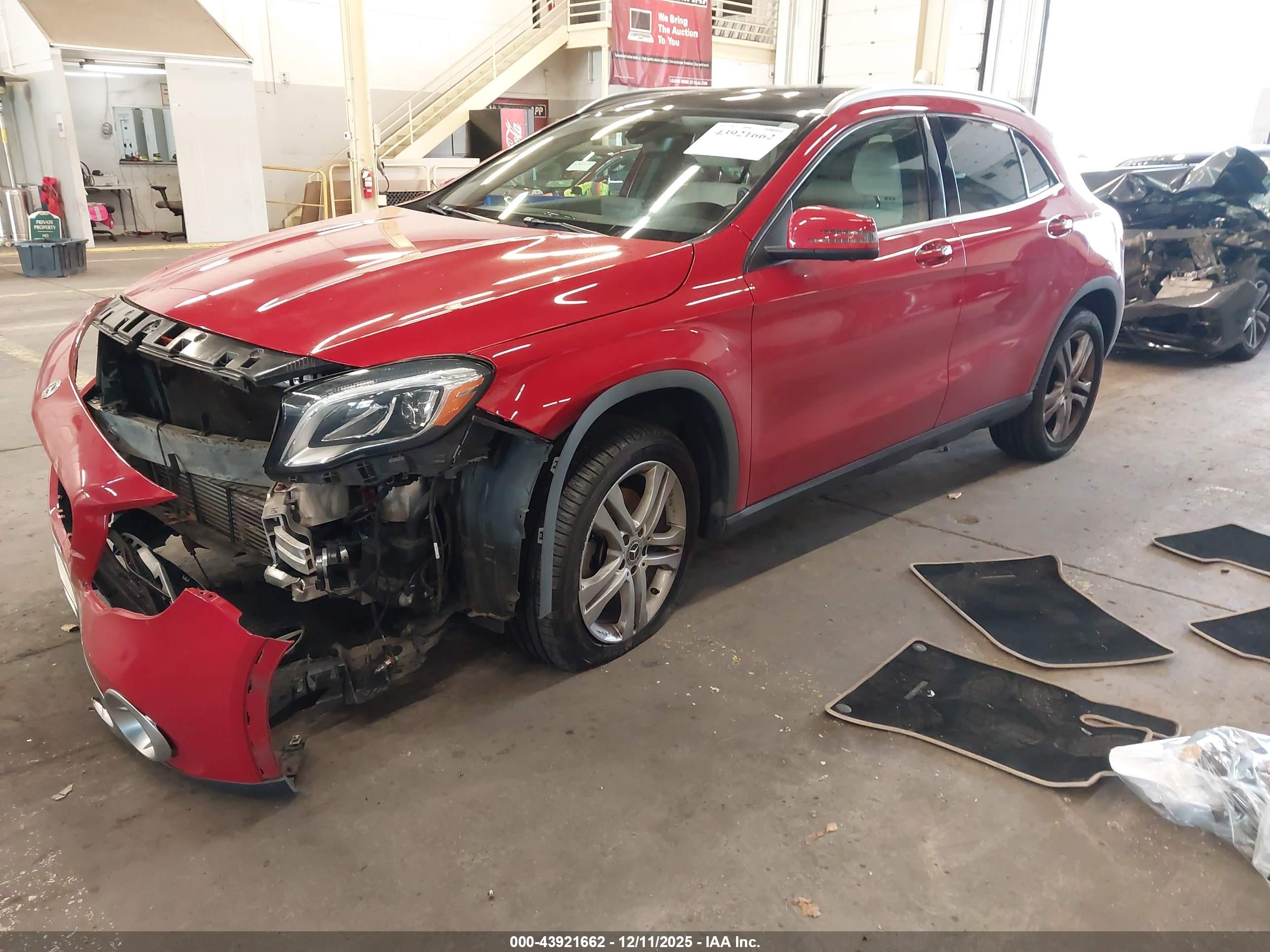 MERCEDES-BENZ GLA image 2
