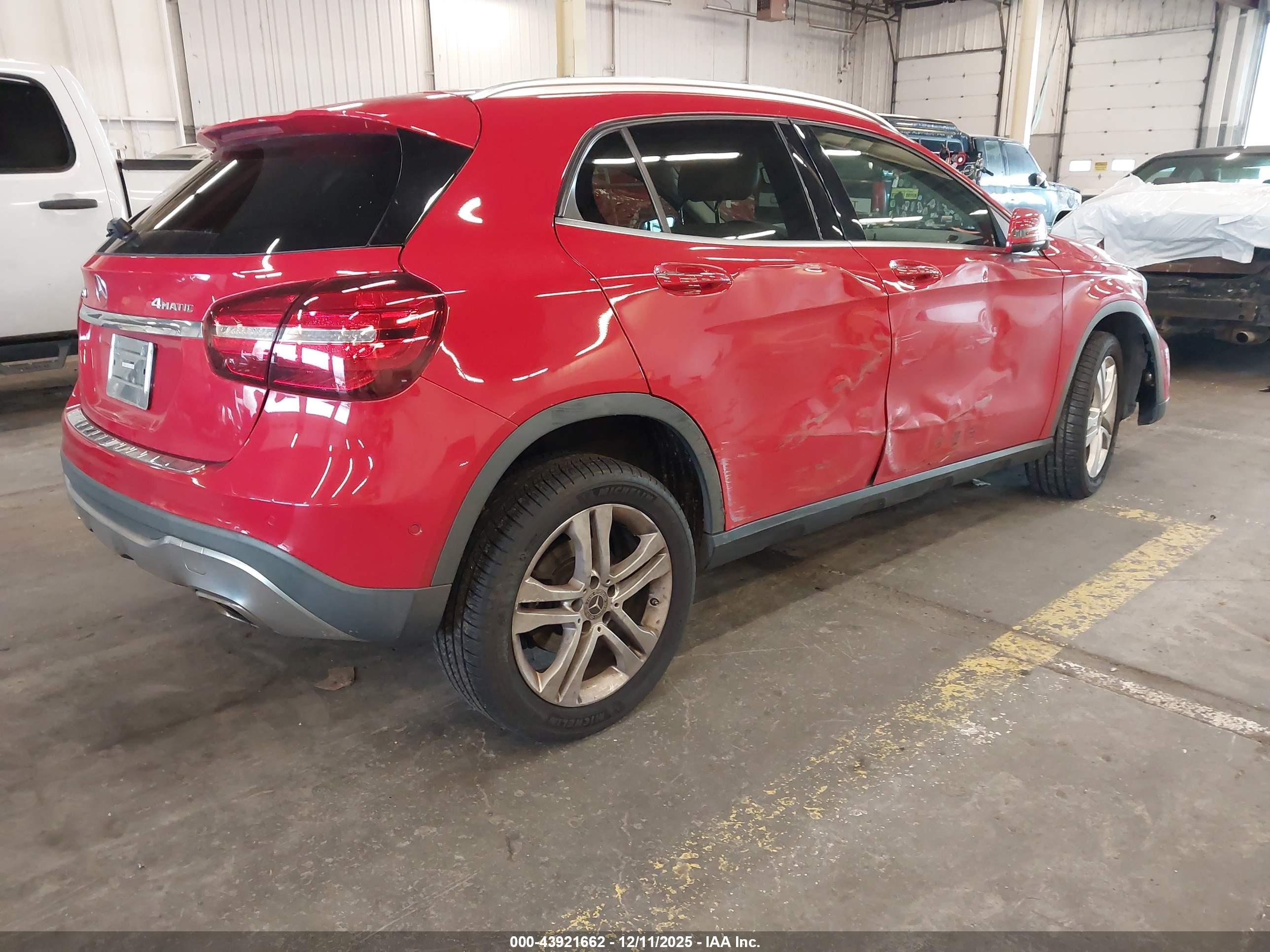 MERCEDES-BENZ GLA image 4