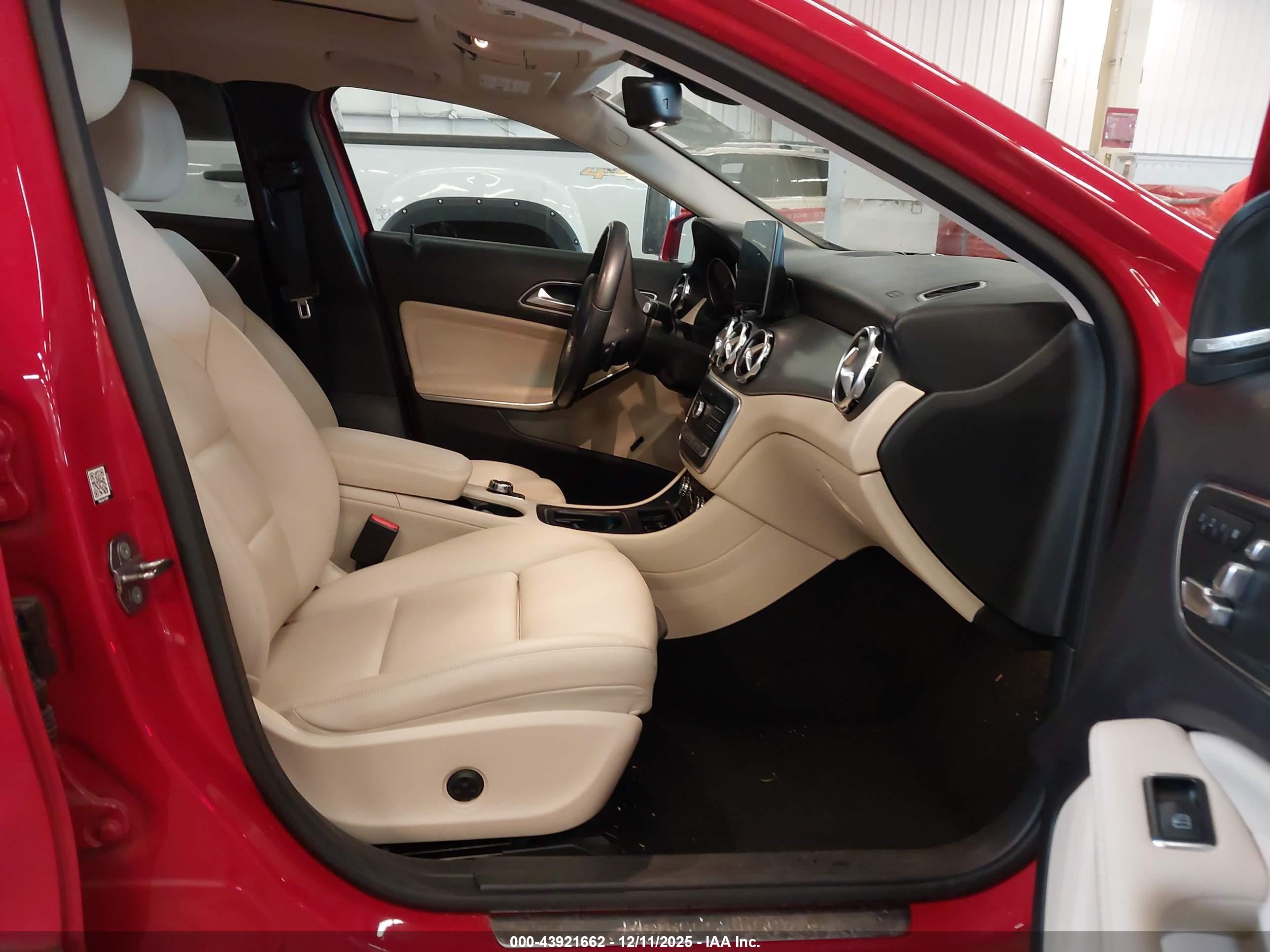 MERCEDES-BENZ GLA image 5