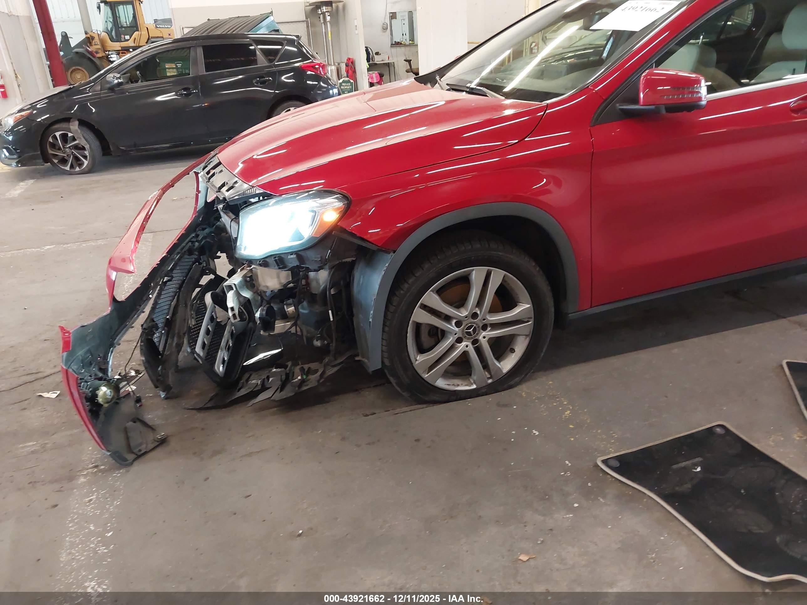 MERCEDES-BENZ GLA image 6
