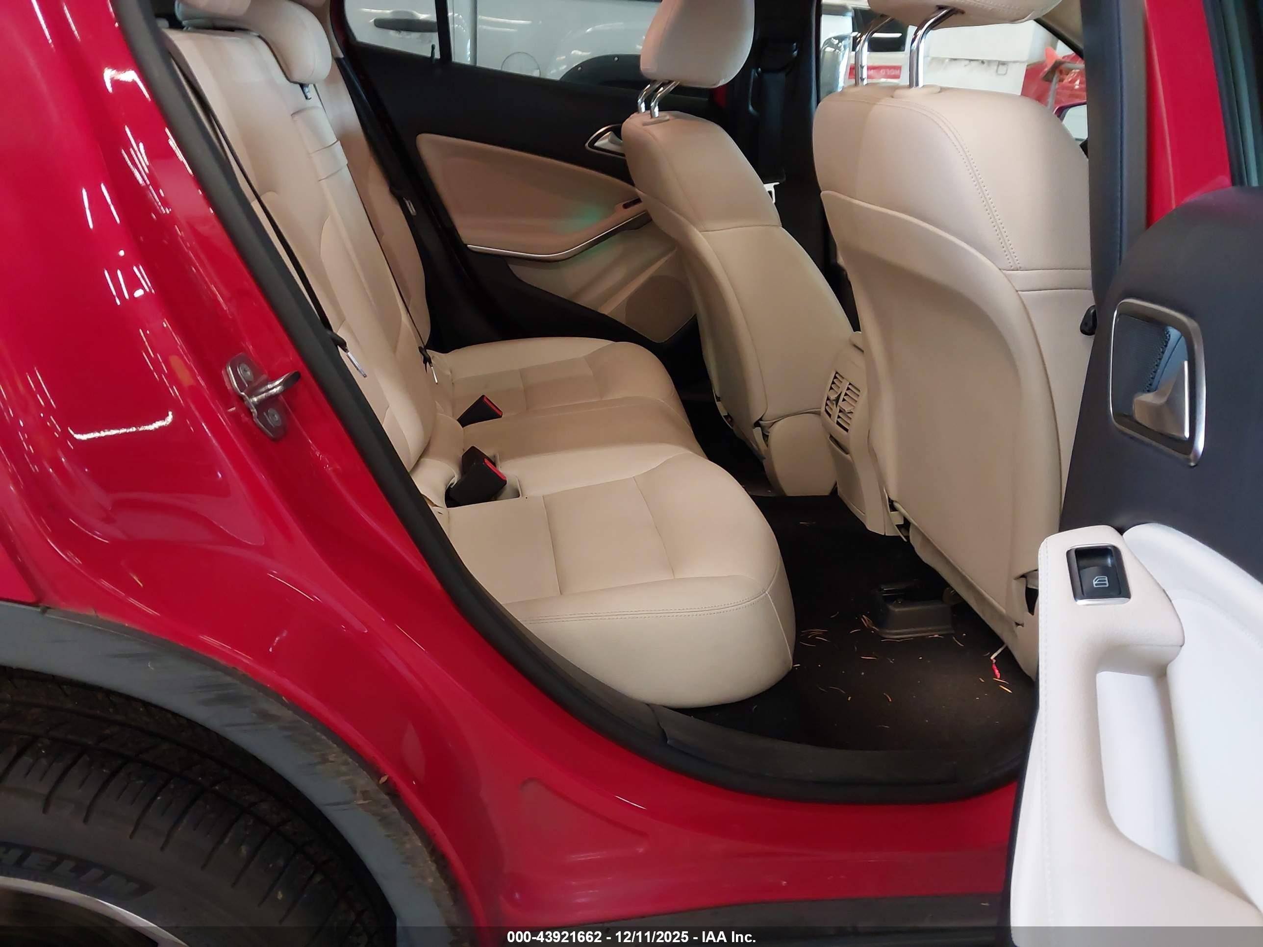 MERCEDES-BENZ GLA image 8
