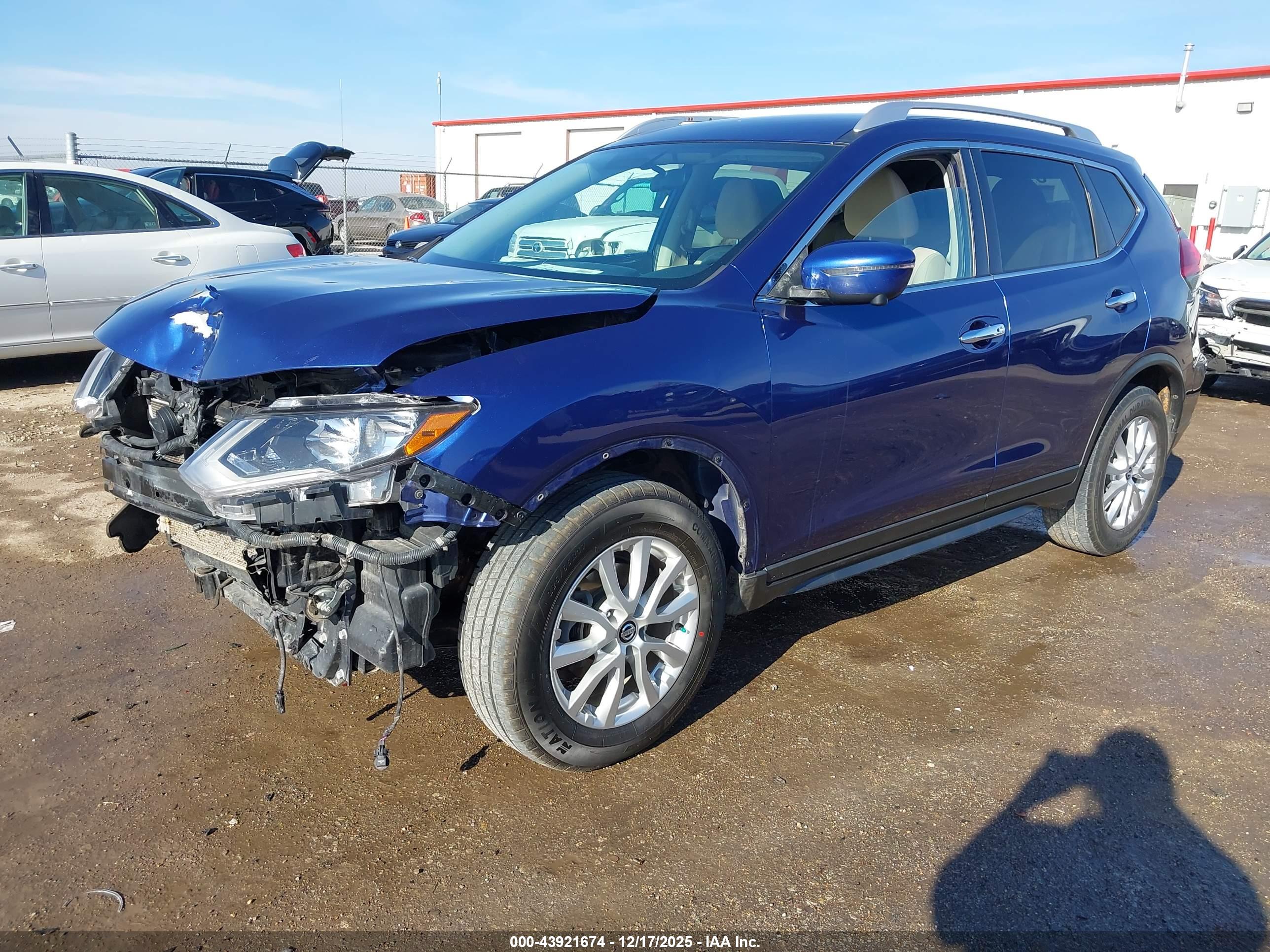 NISSAN ROGUE image 2