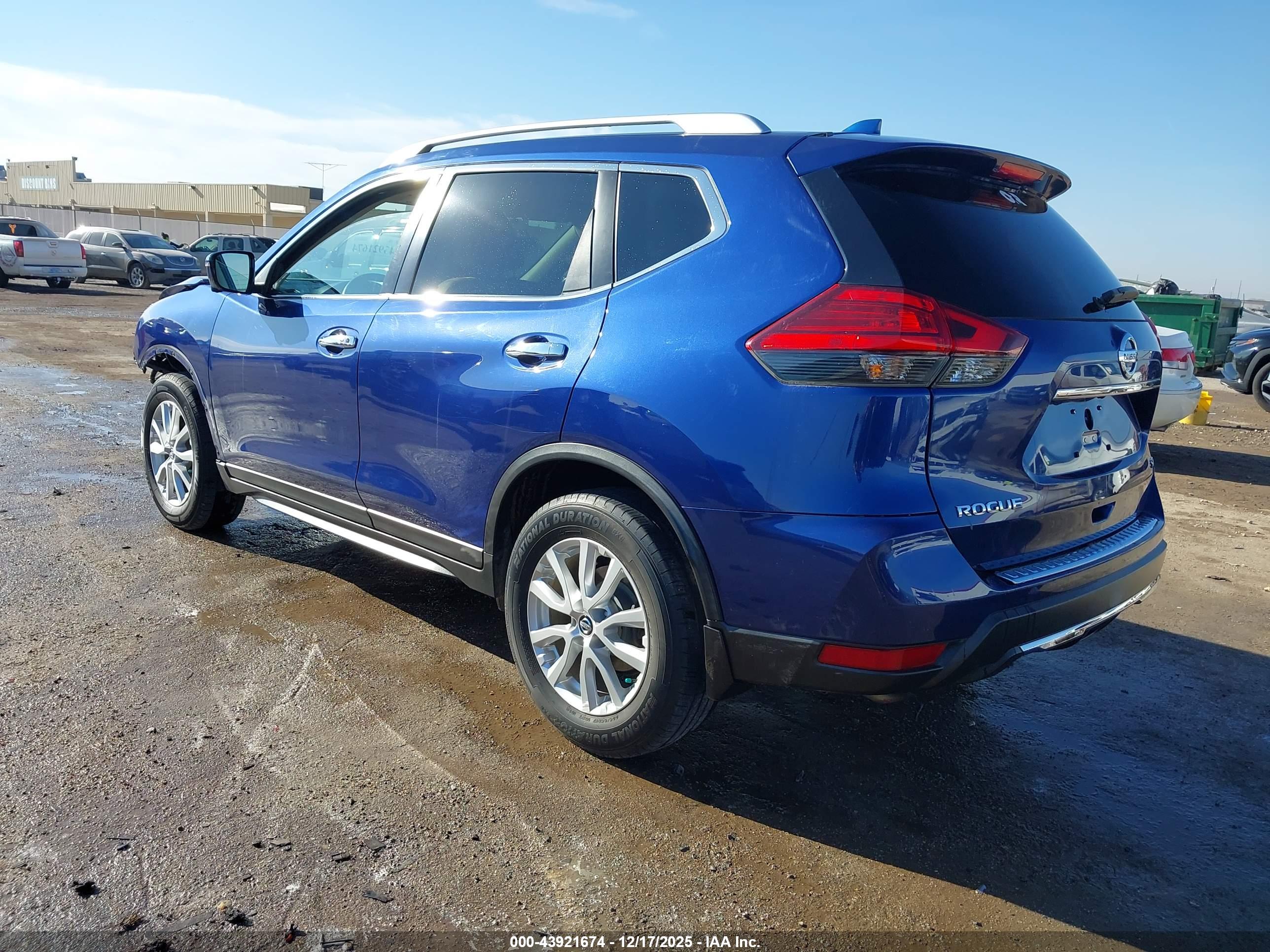 NISSAN ROGUE image 3