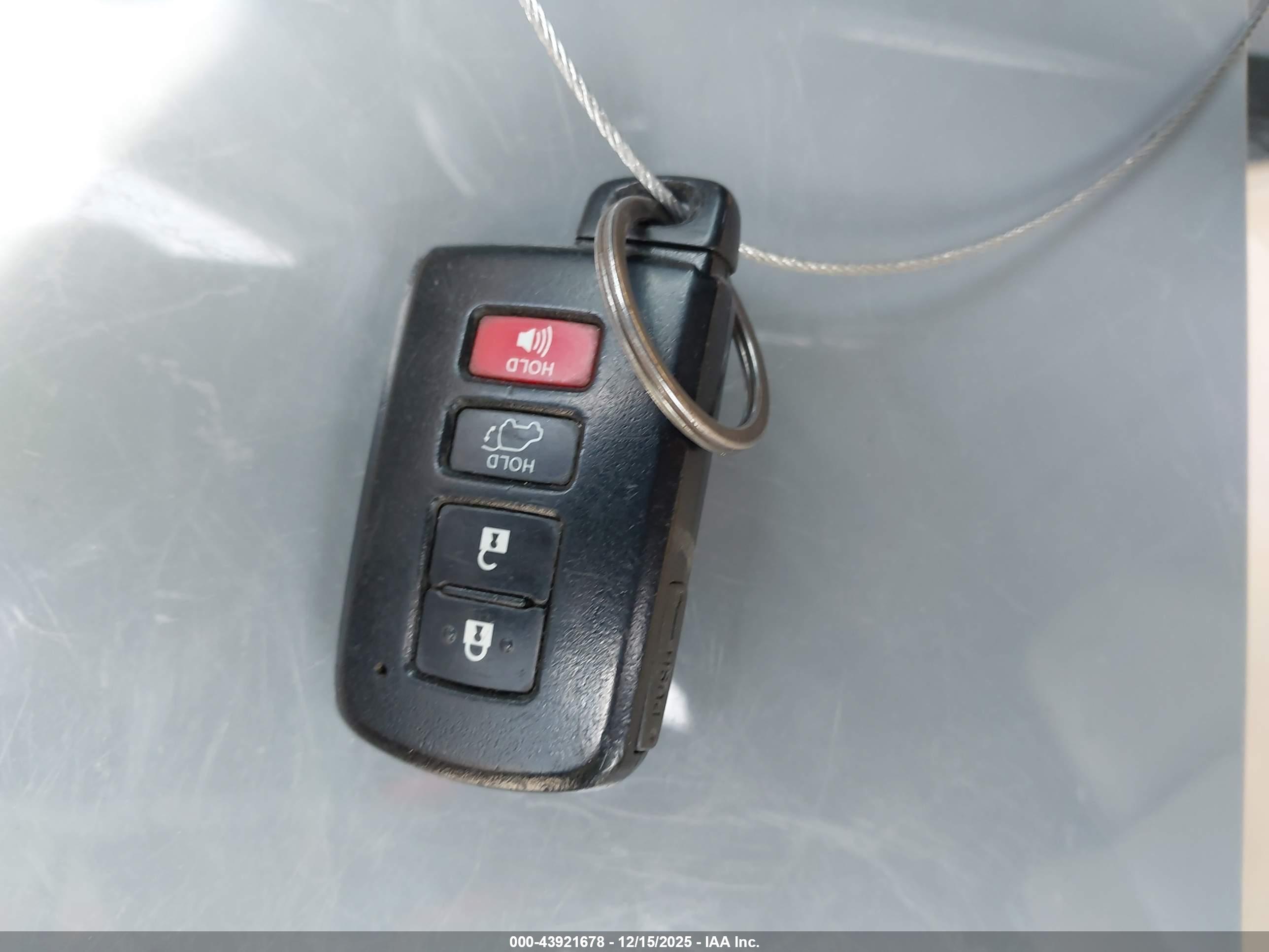 TOYOTA RAV4 image 11