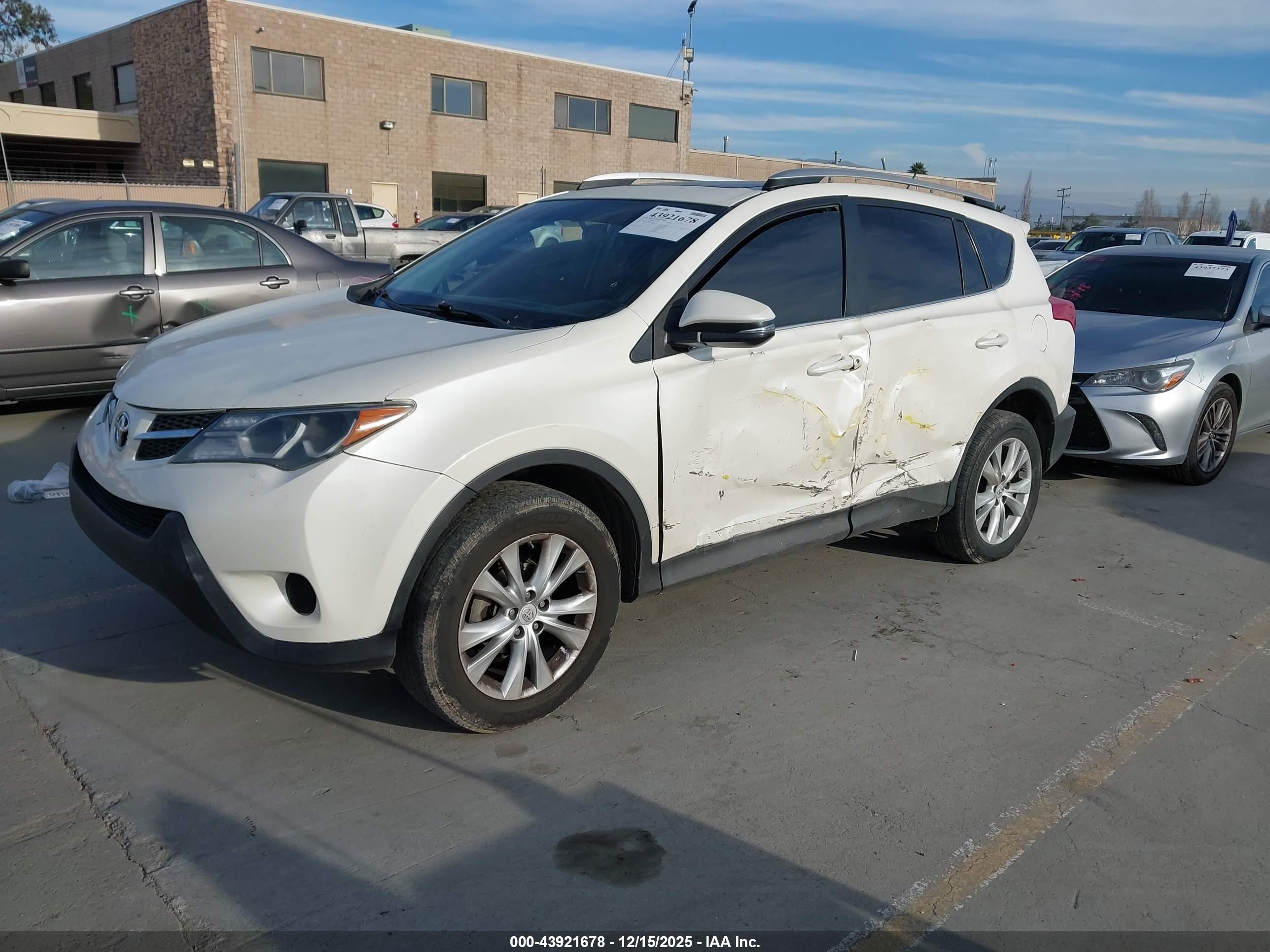 TOYOTA RAV4 image 2
