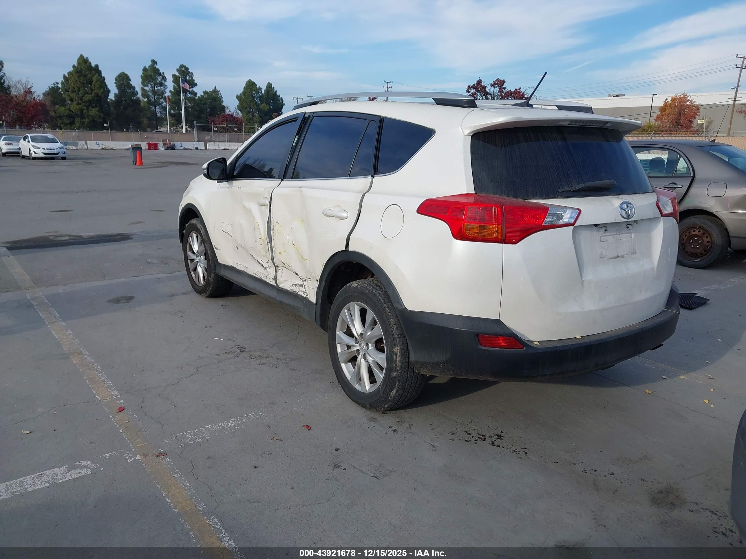 TOYOTA RAV4 image 3