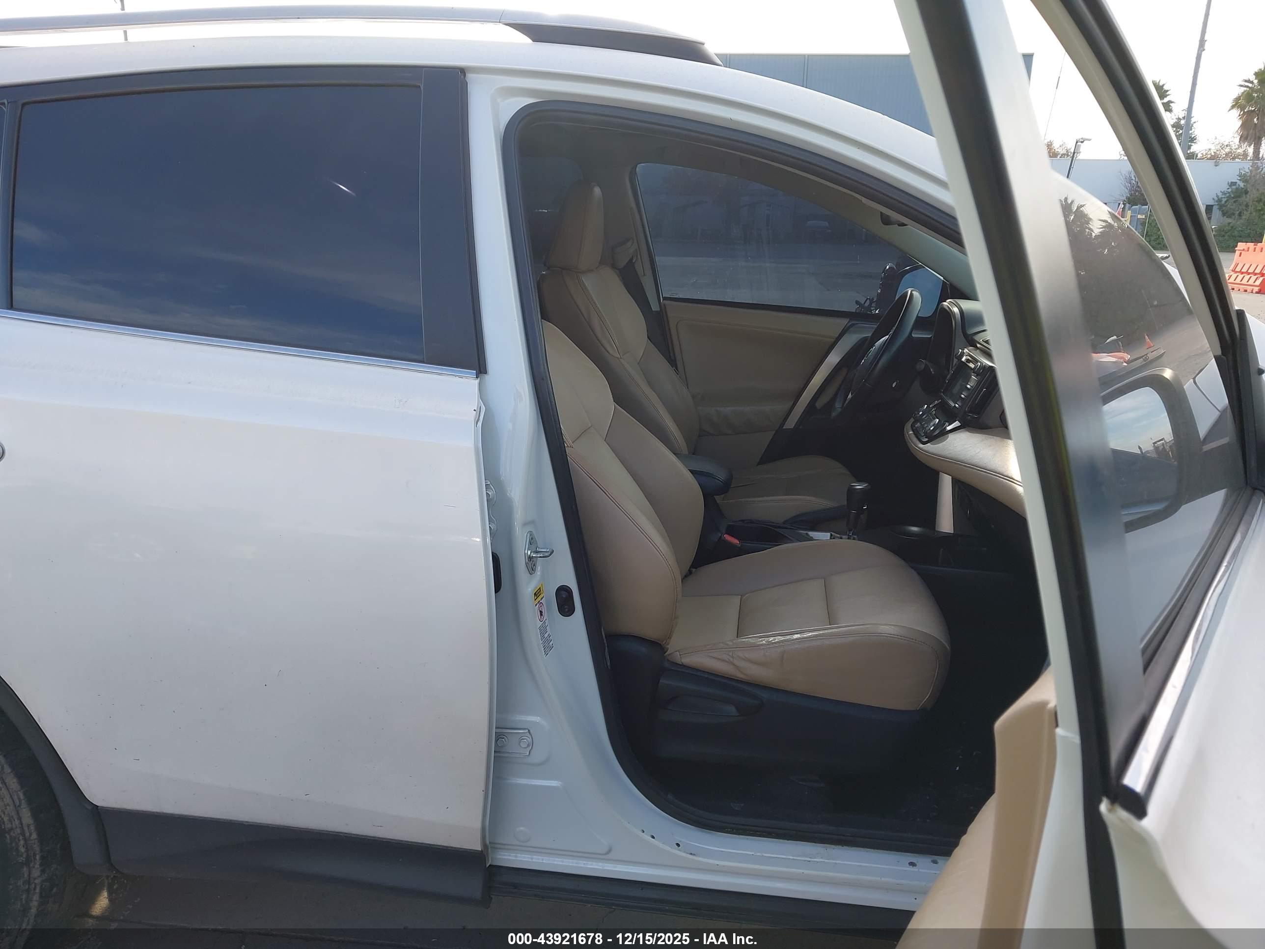 TOYOTA RAV4 image 5