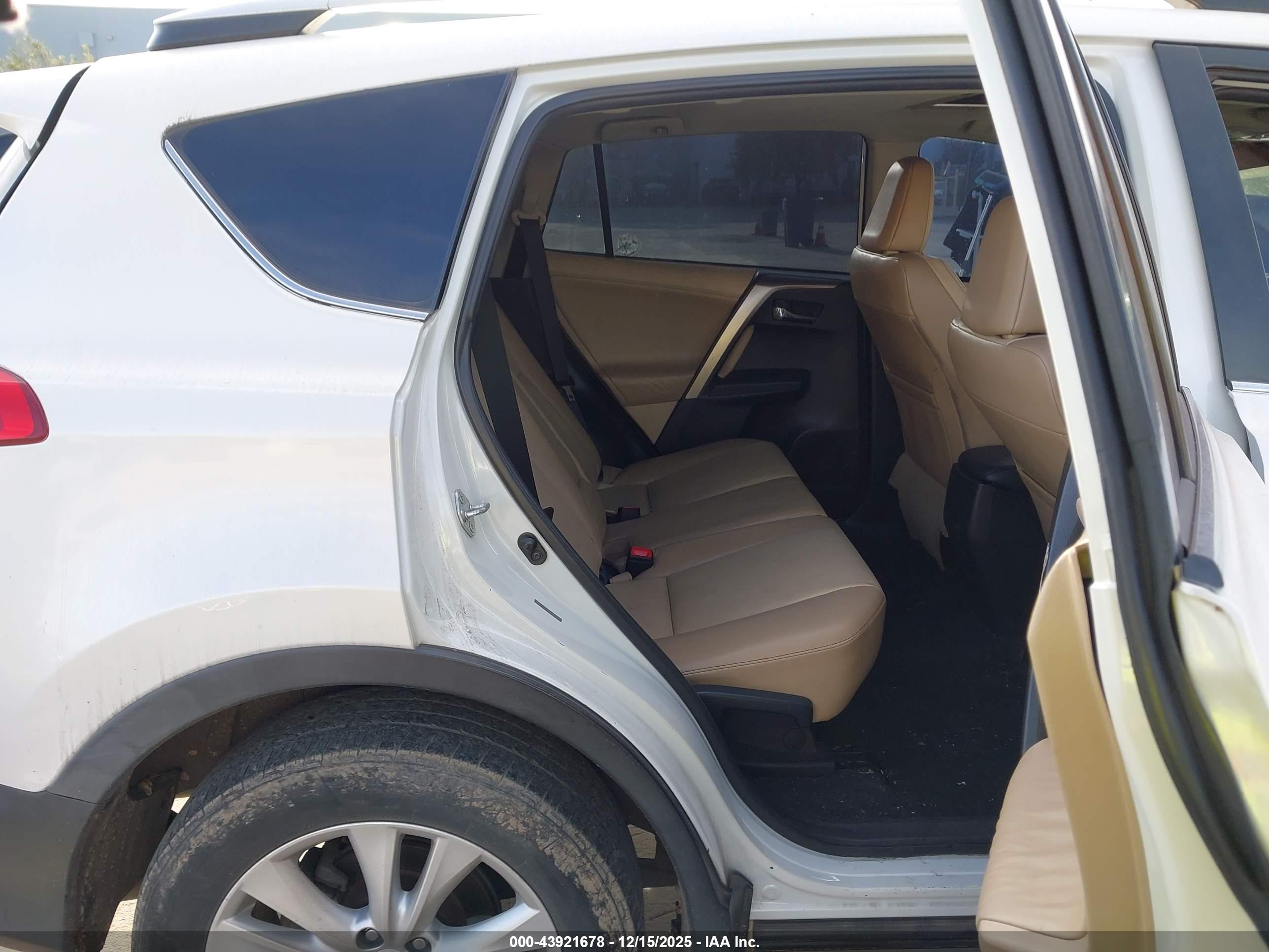 TOYOTA RAV4 image 8