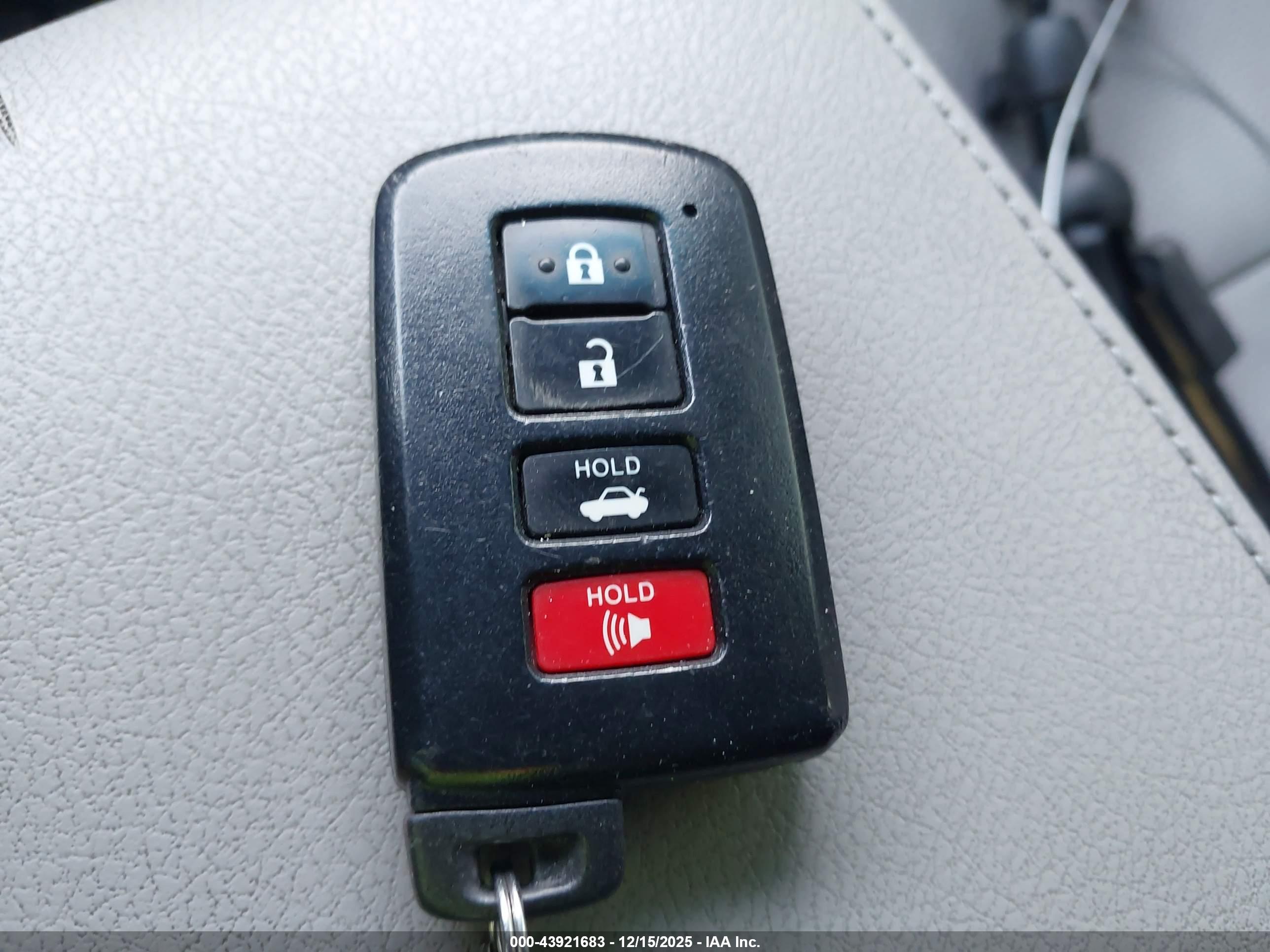TOYOTA CAMRY image 11